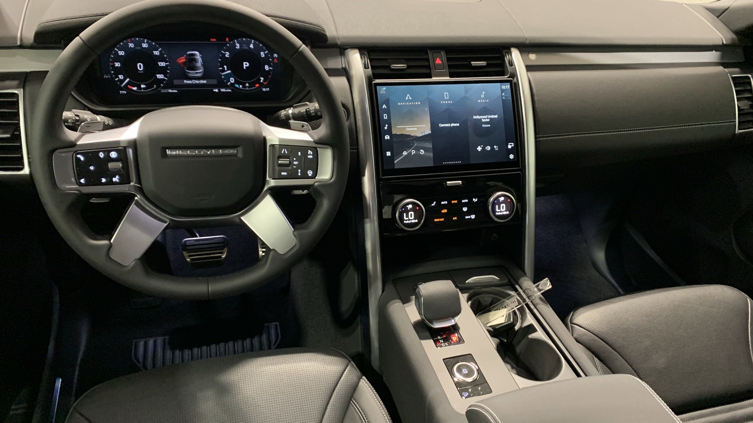 2025 Land Rover Discovery Dynamic SE photo 3