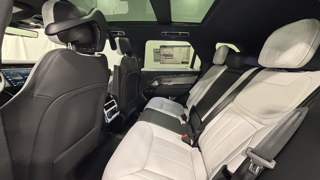 New 2026 Land Rover Range Rover Sport Dynamic SE SUV
