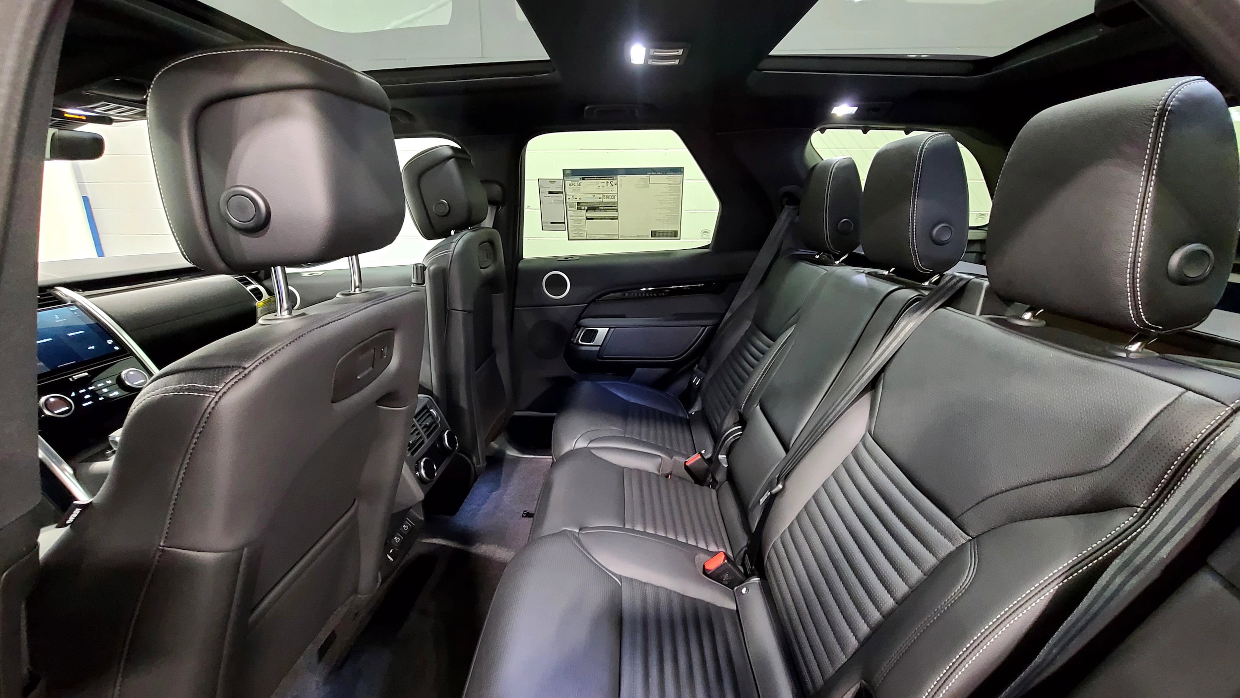 2026 Land Rover Discovery S photo 5