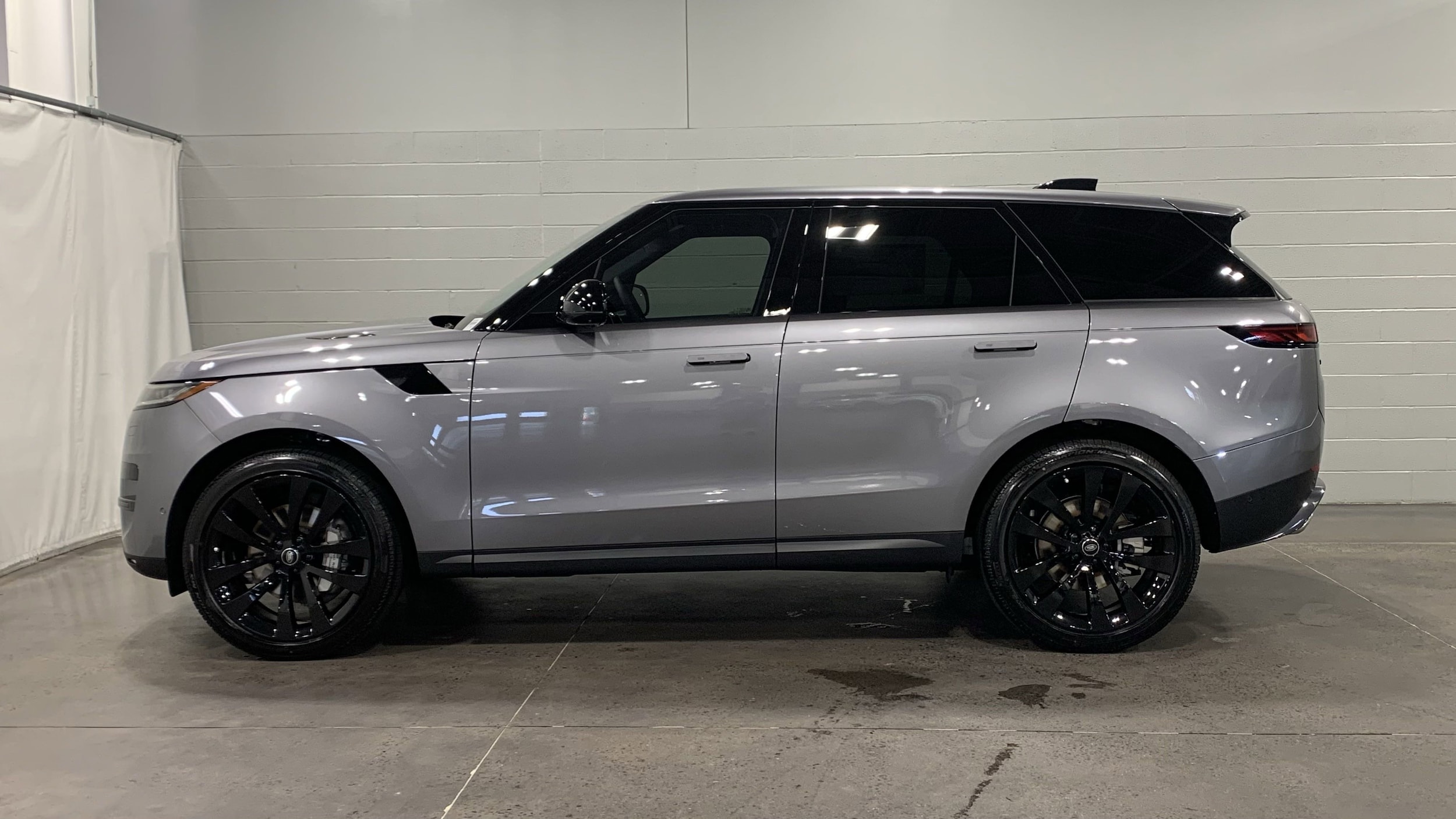 2025 Land Rover Range Rover Sport SE photo 6