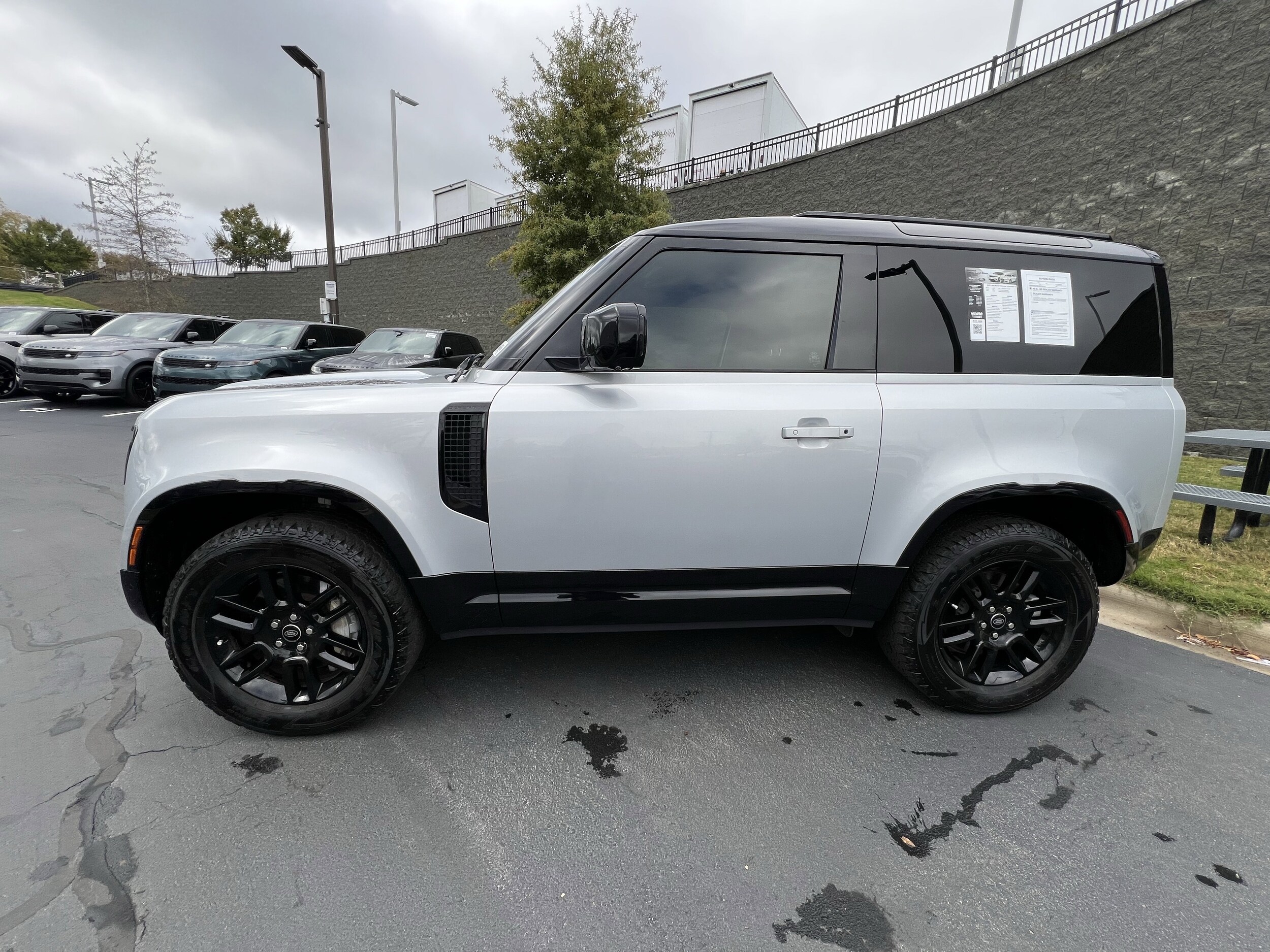 2022 Land Rover Defender X-Dynamic S photo 2