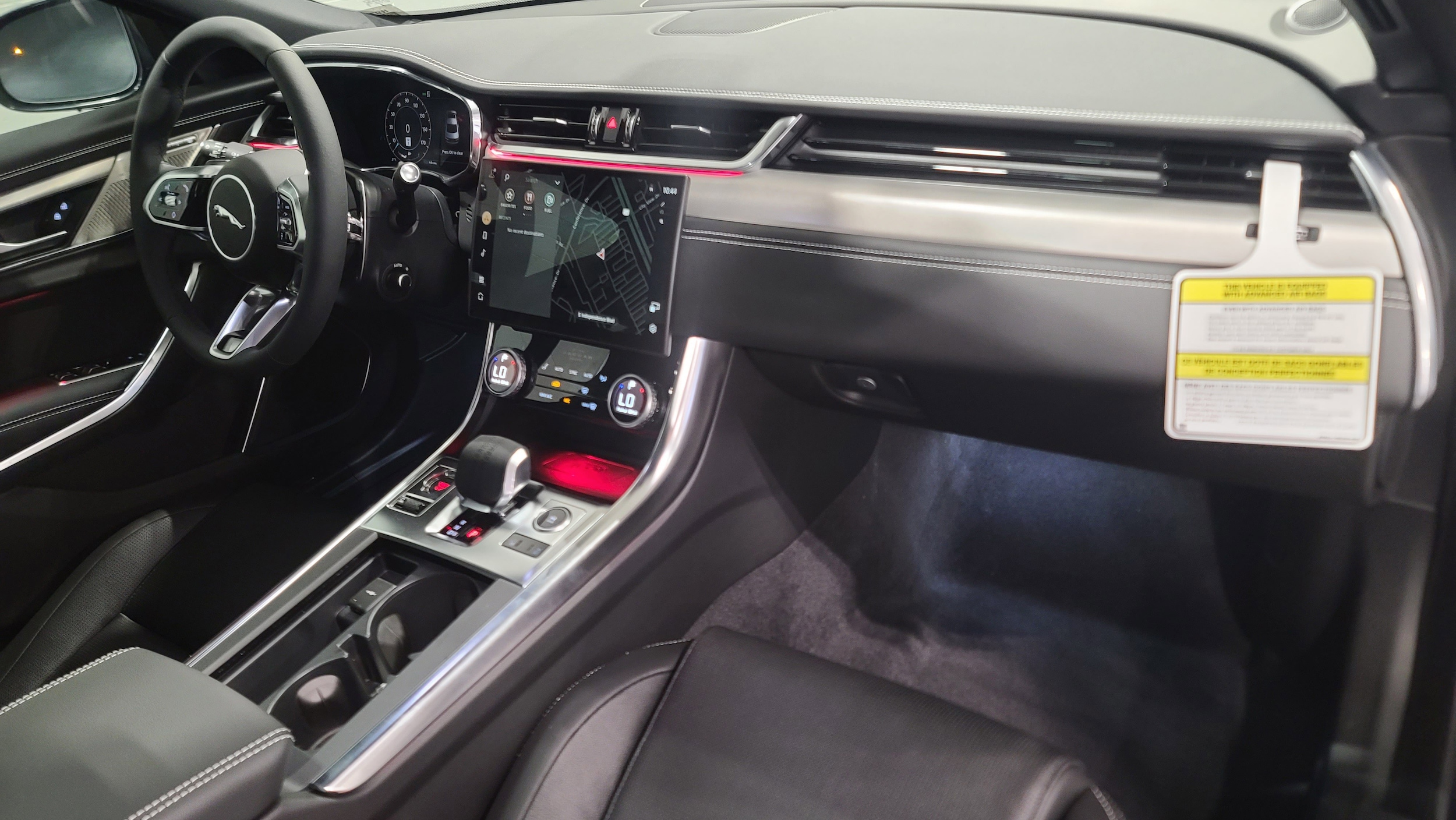 2024 Jaguar XF R-Dynamic SE photo 3