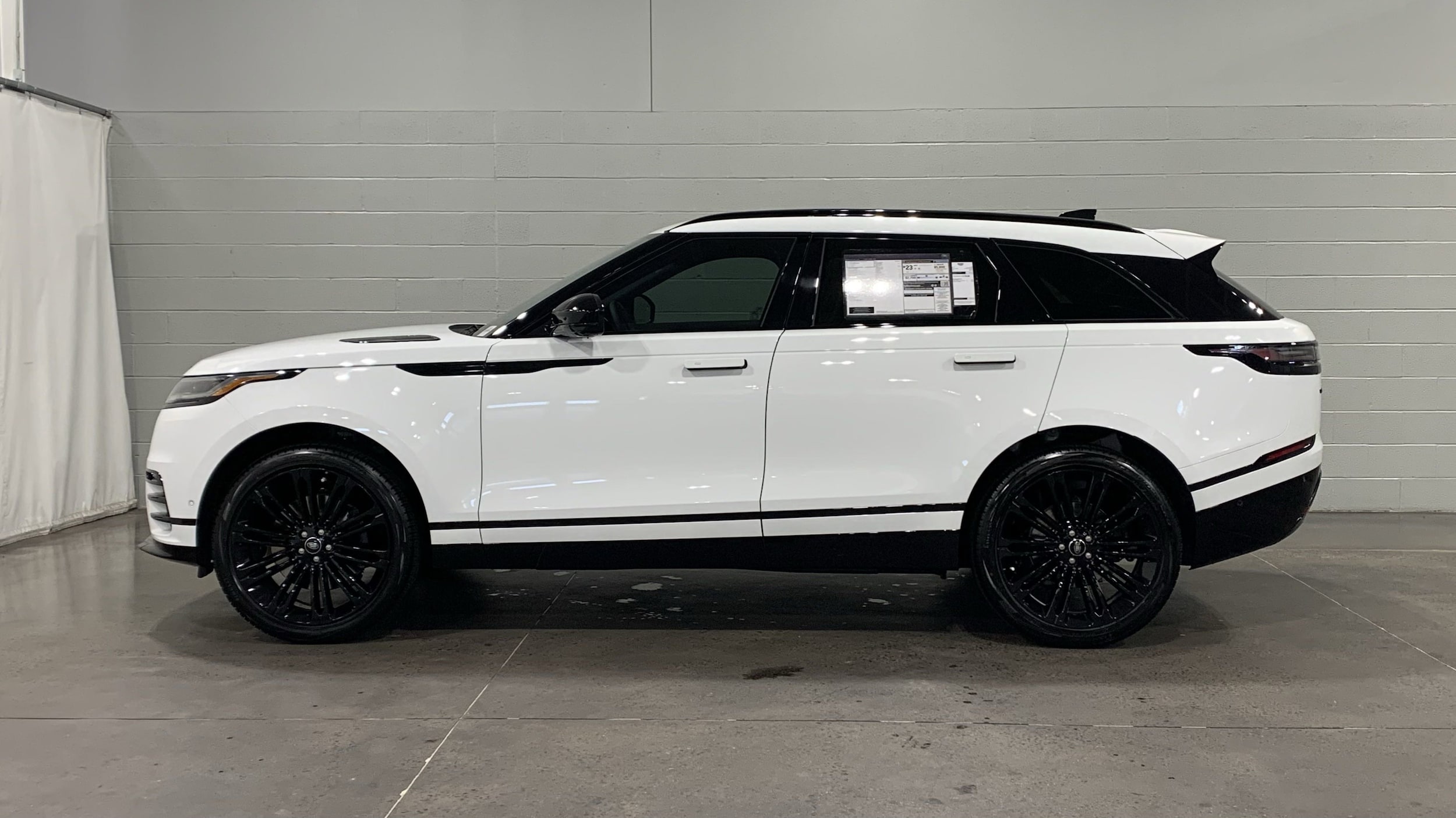 2026 Land Rover Range Rover Velar Dynamic SE photo 6