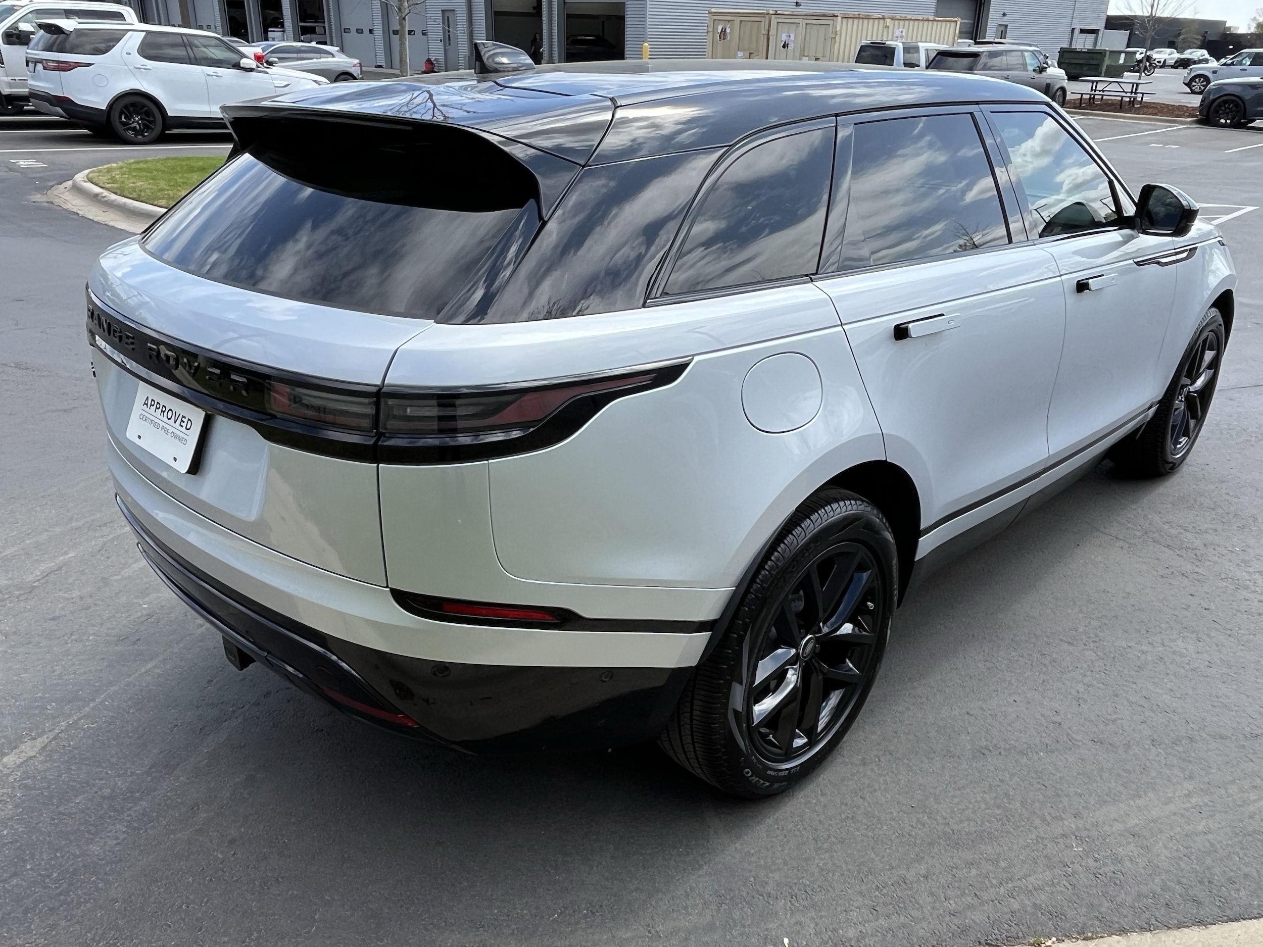 2025 Land Rover Range Rover Velar Dynamic SE photo 5