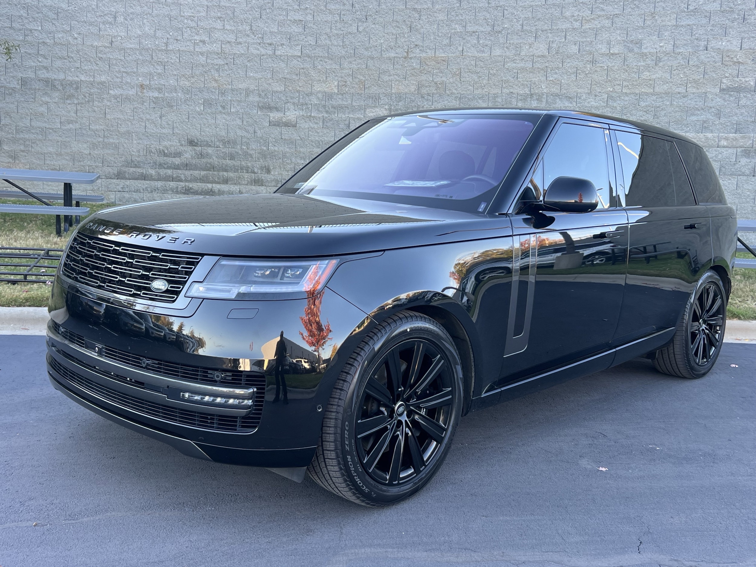 2023 Land Rover Range Rover SE's photo