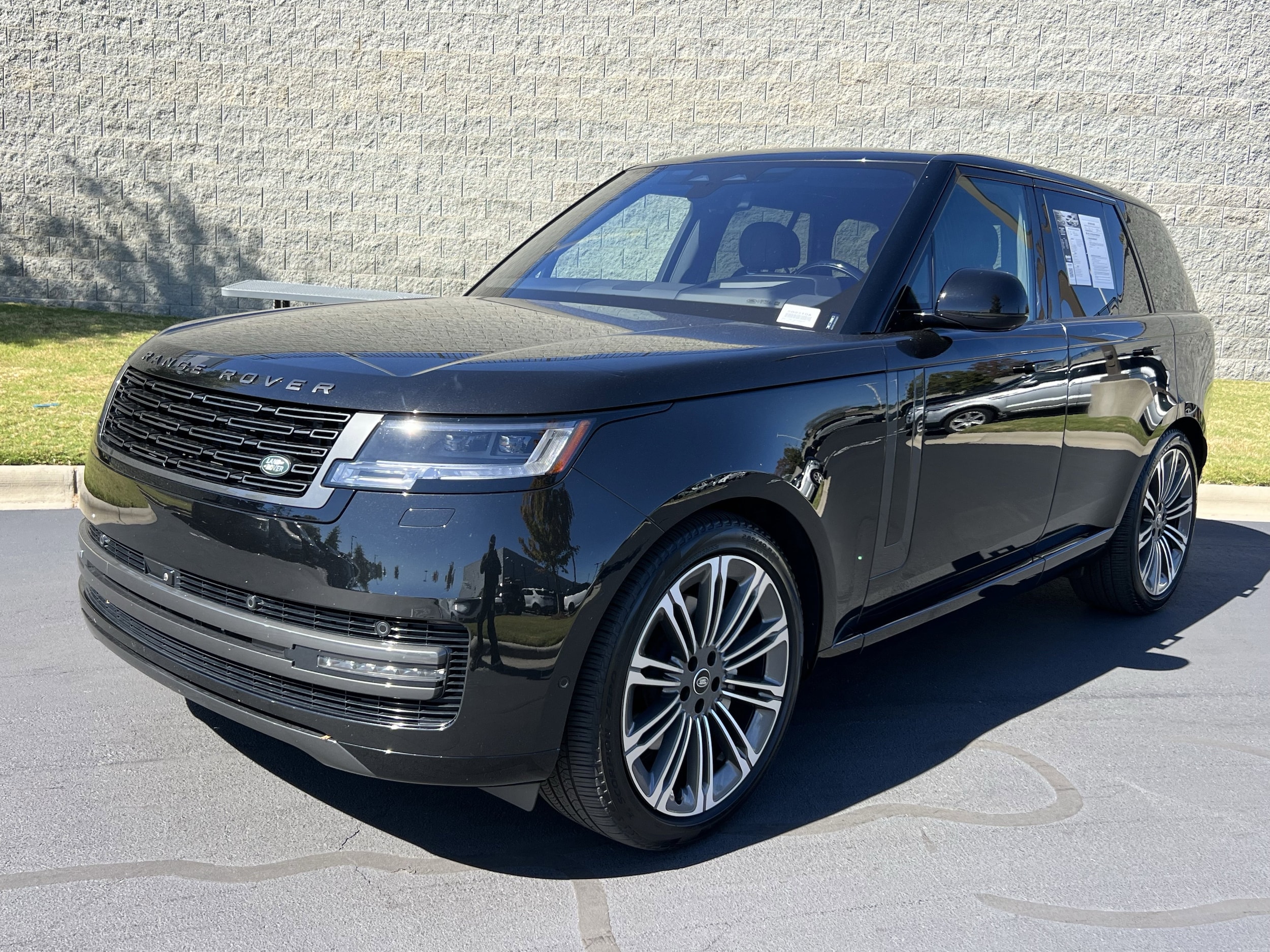 2023 Land Rover Range Rover SE's photo
