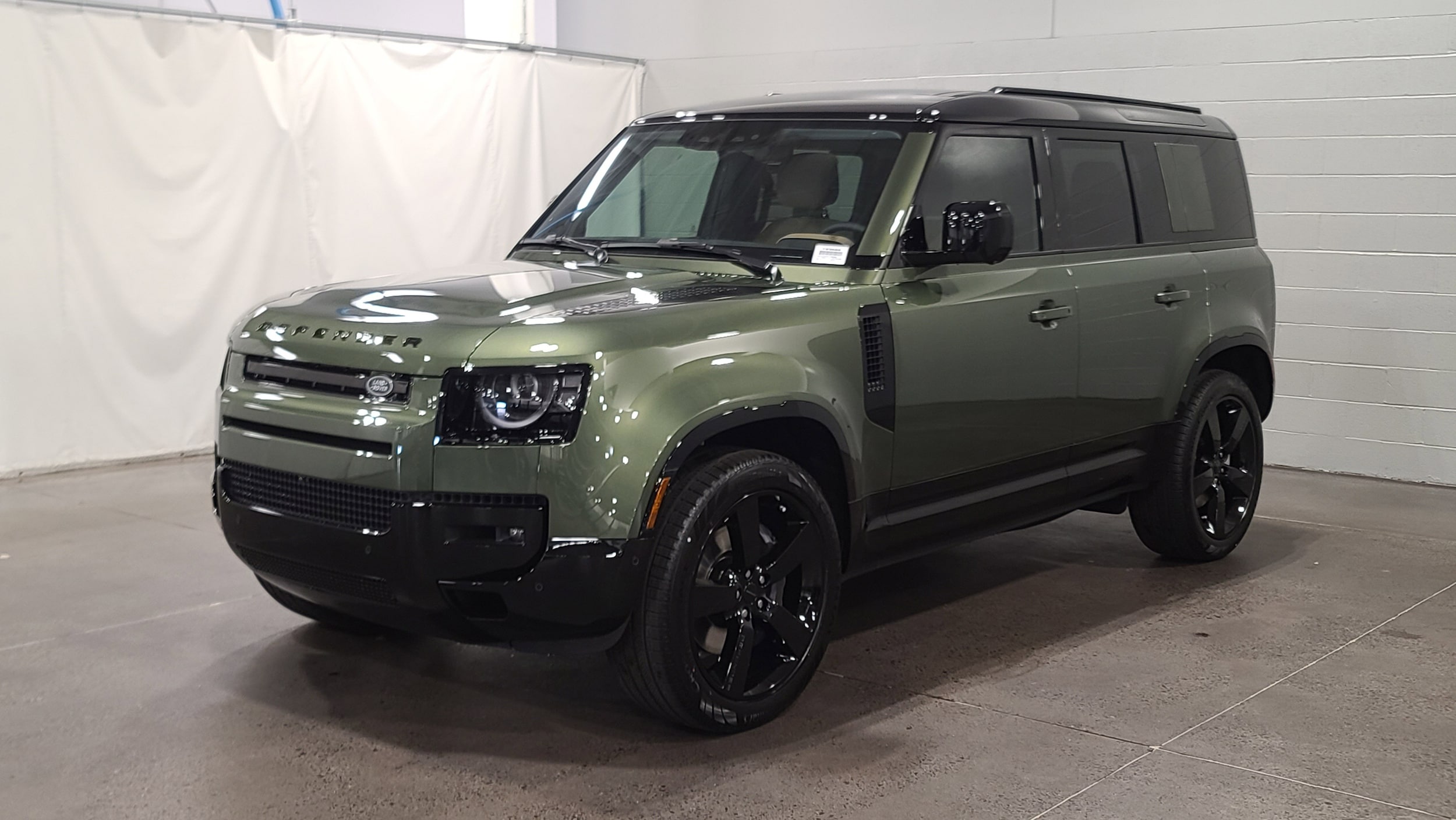 2026 Land Rover Defender X-Dynamic SE's photo