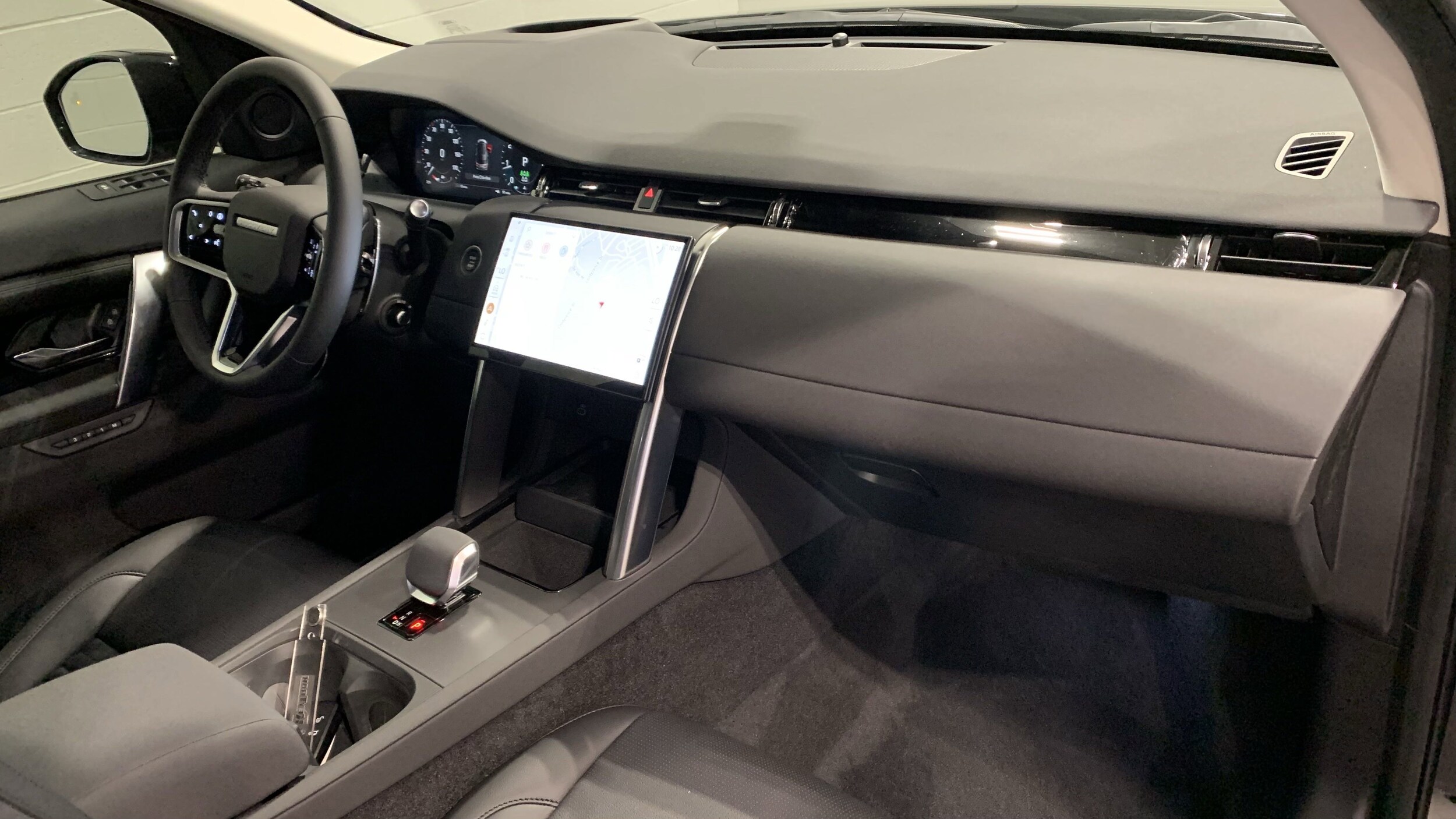 2025 Land Rover Discovery Sport S photo 3