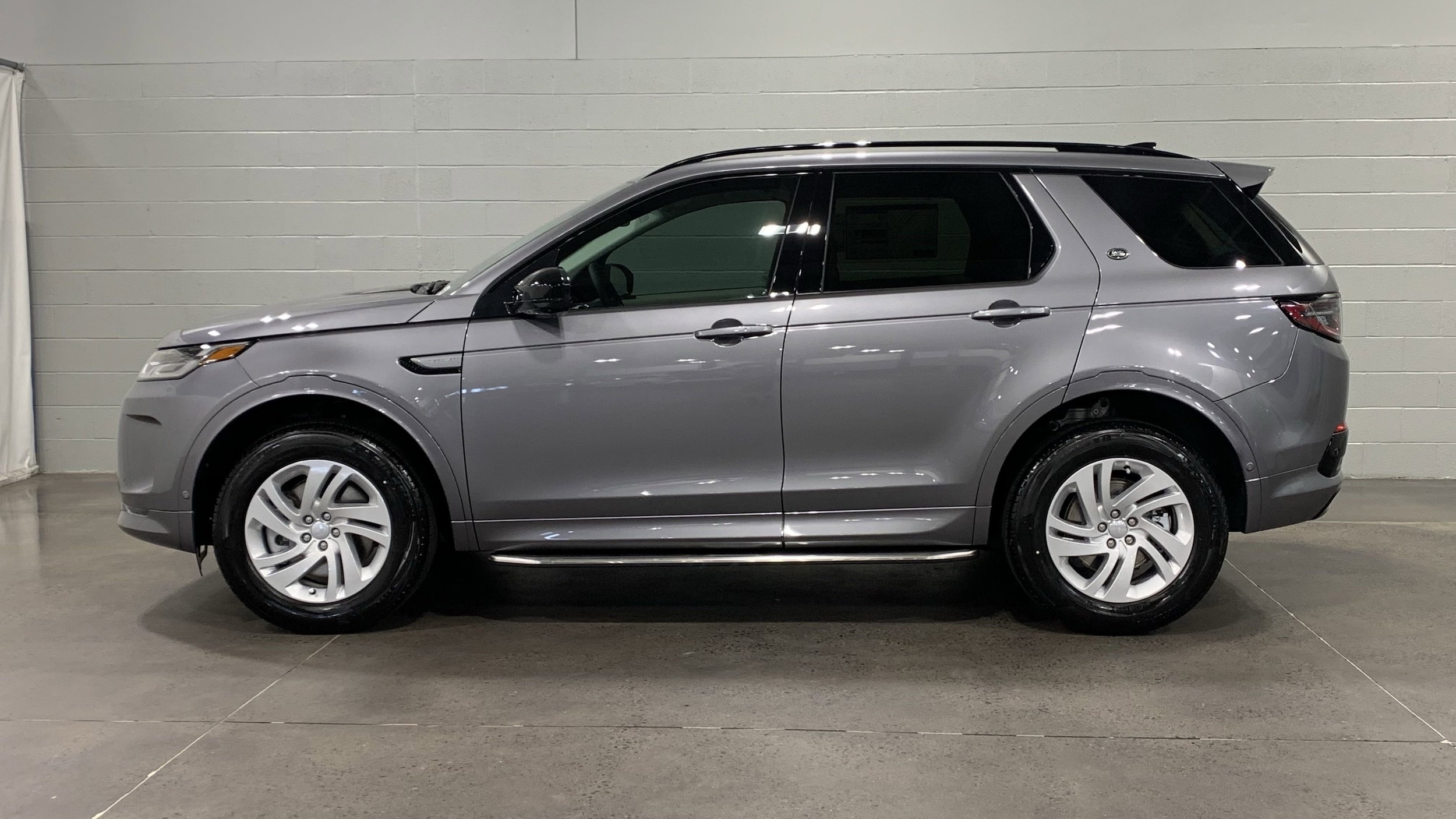 2025 Land Rover Discovery Sport S photo 6