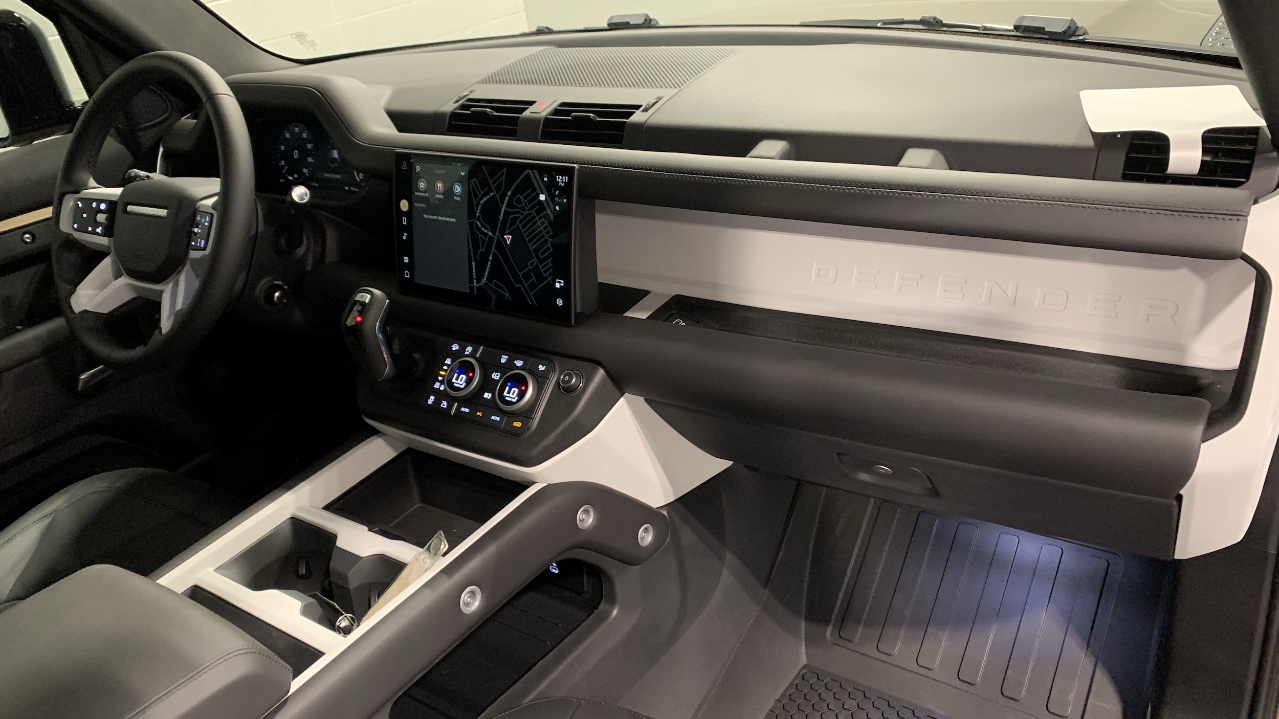 2025 Land Rover Defender S photo 3