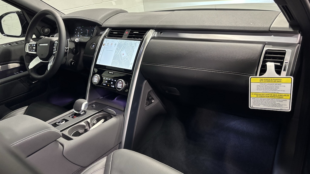 New 2026 Land Rover Discovery Dynamic SE SUV