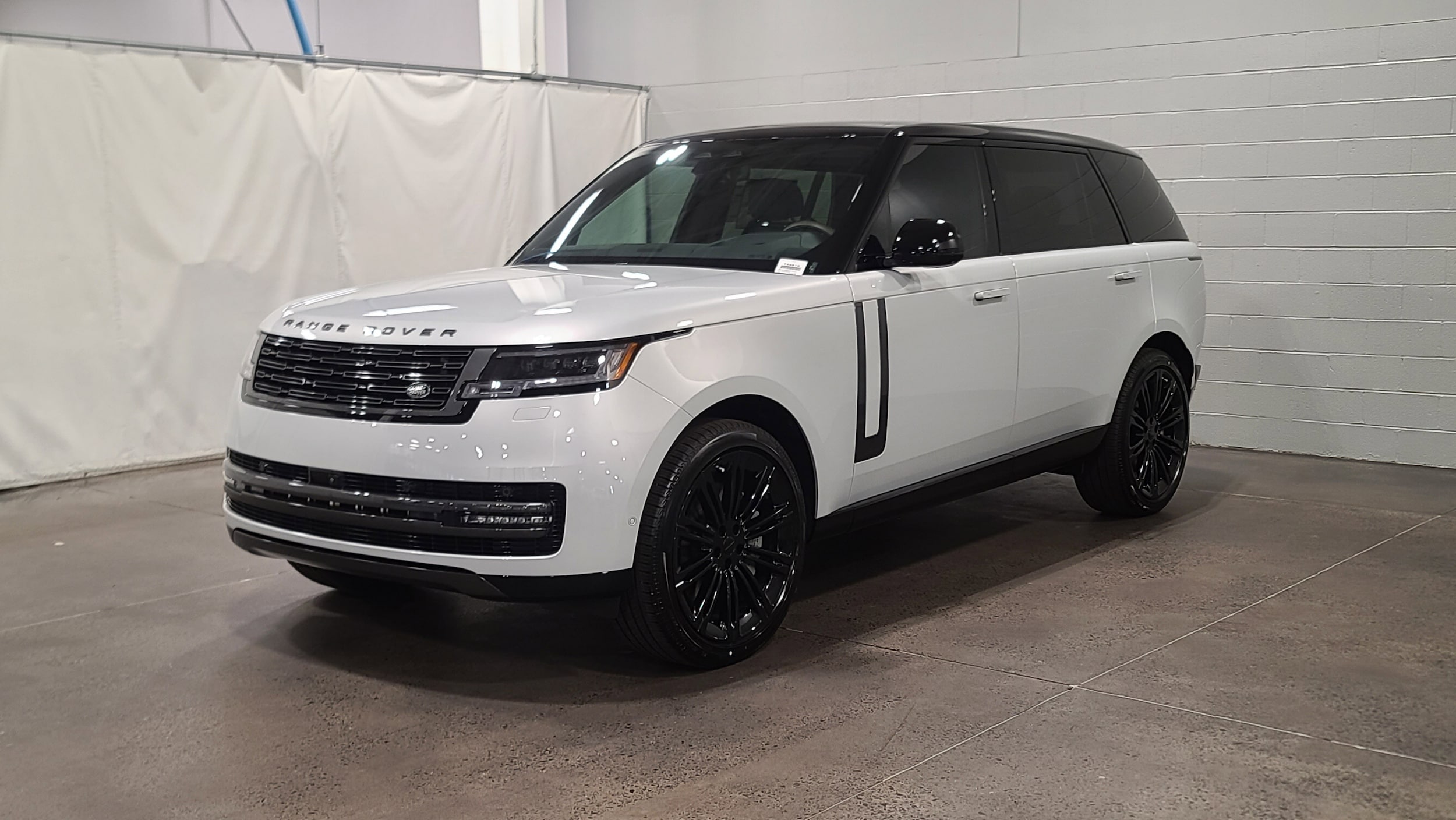 2026 Land Rover Range Rover 4.4 SE LWB 7's photo