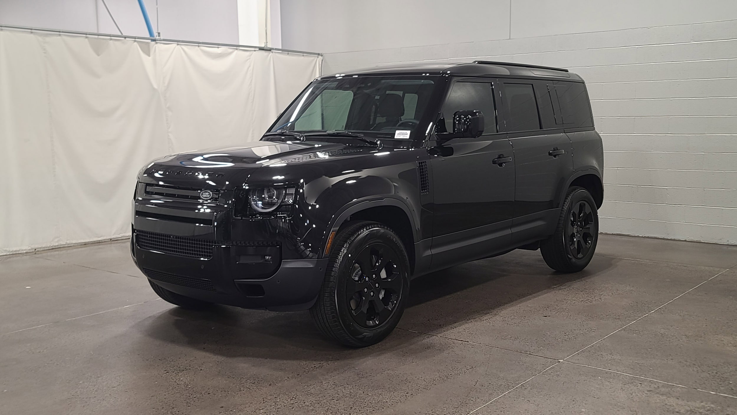 2026 Land Rover Defender S's photo