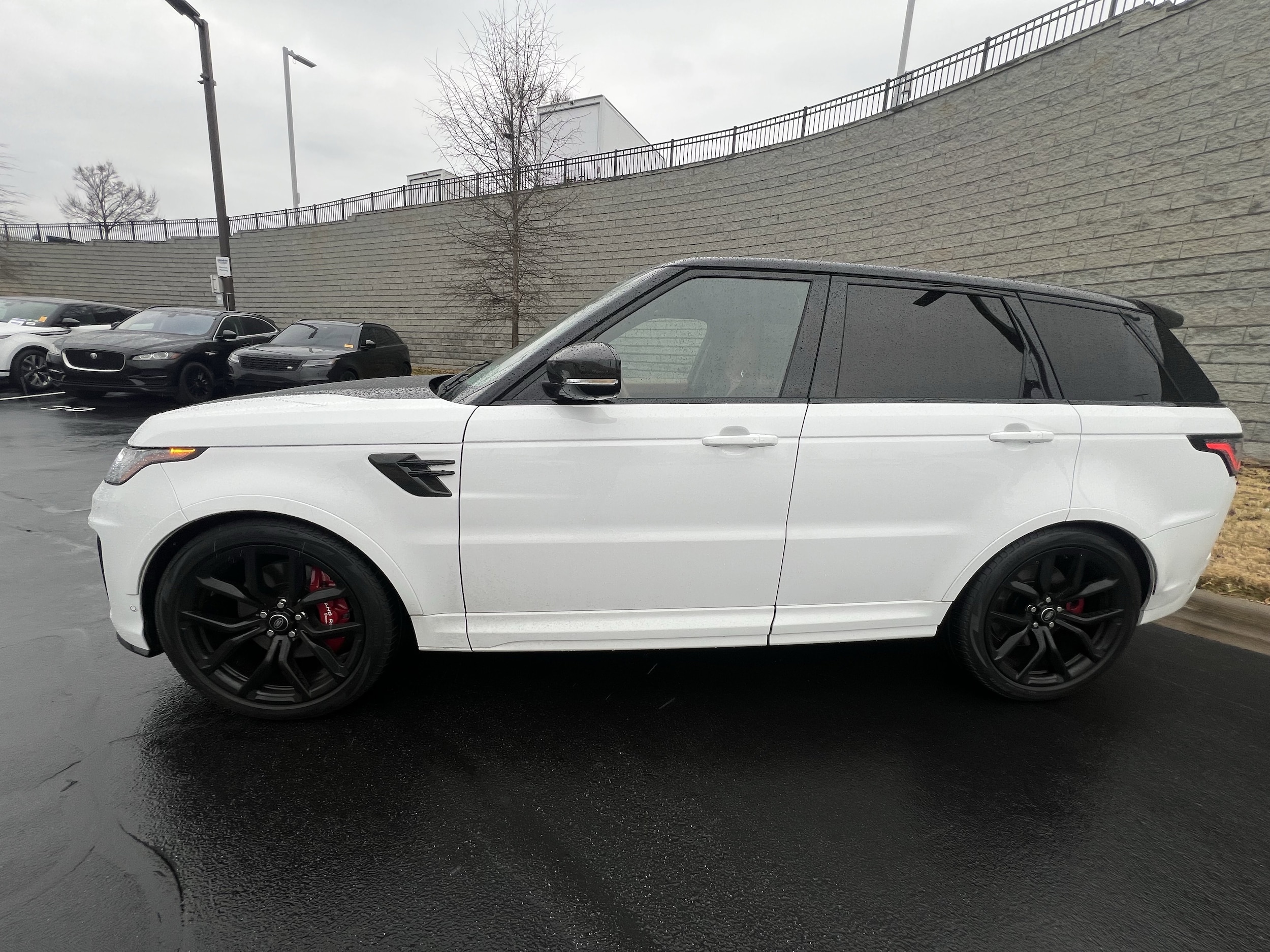 2022 Land Rover Range Rover Sport SVR photo 2