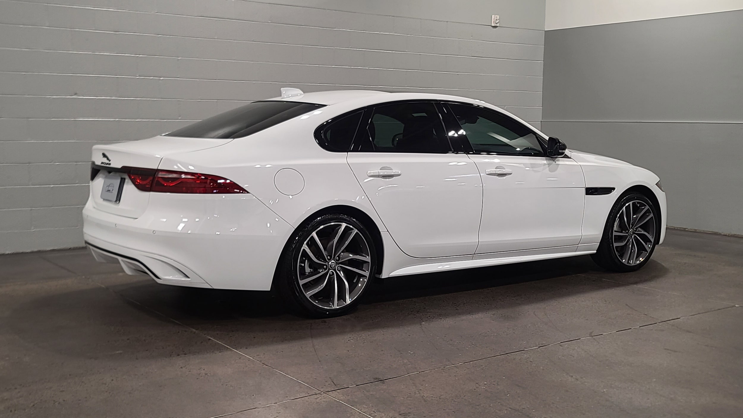 2024 Jaguar XF R-Dynamic SE photo 2