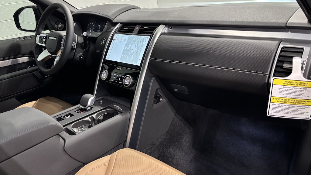 New 2026 Land Rover Discovery Dynamic SE SUV