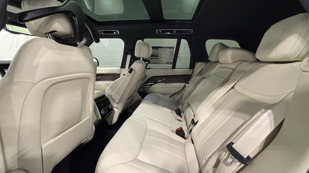 New 2026 Land Rover Range Rover SE SUV