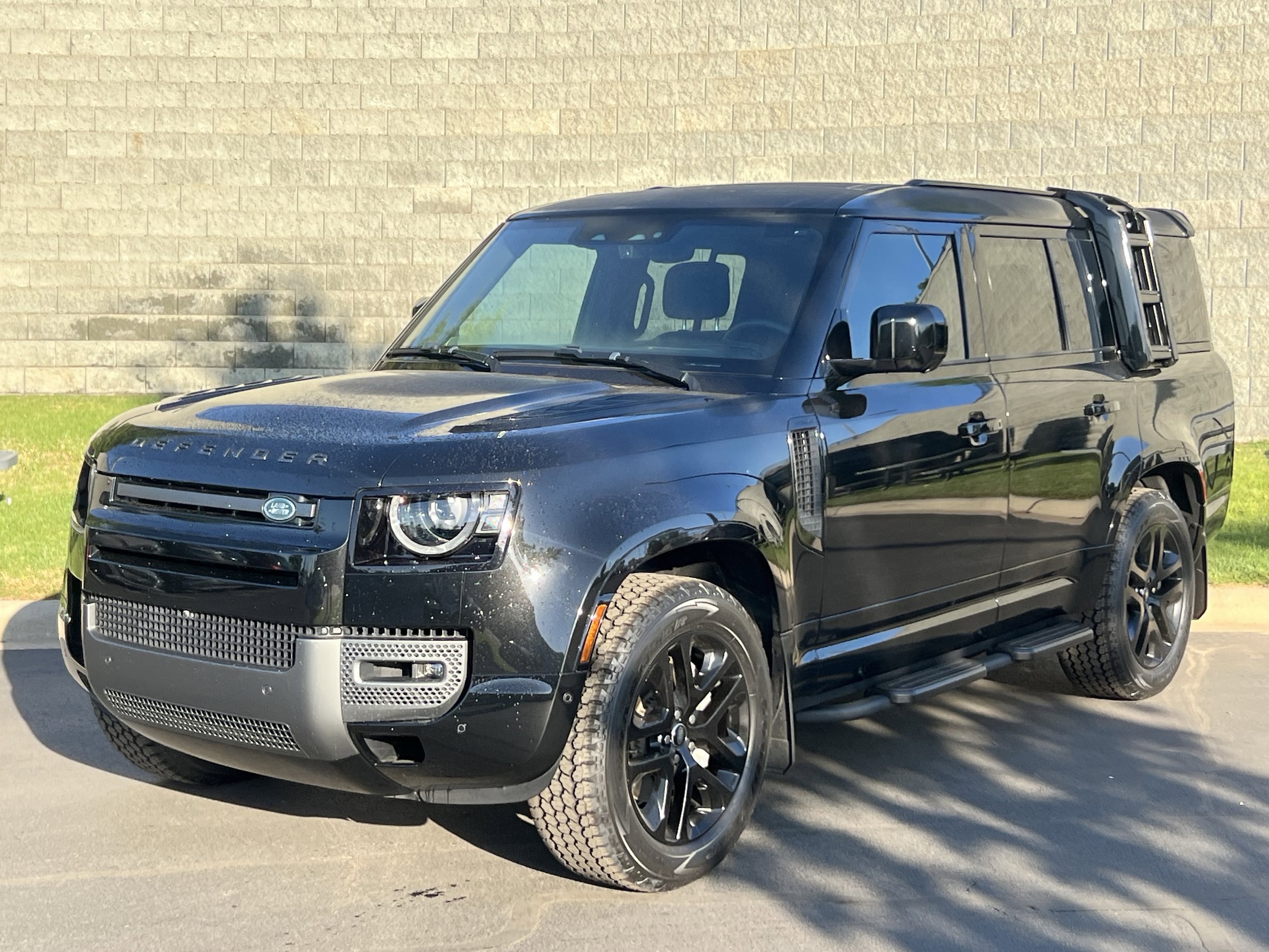2024 Land Rover Defender 130 Outbound P400's photo