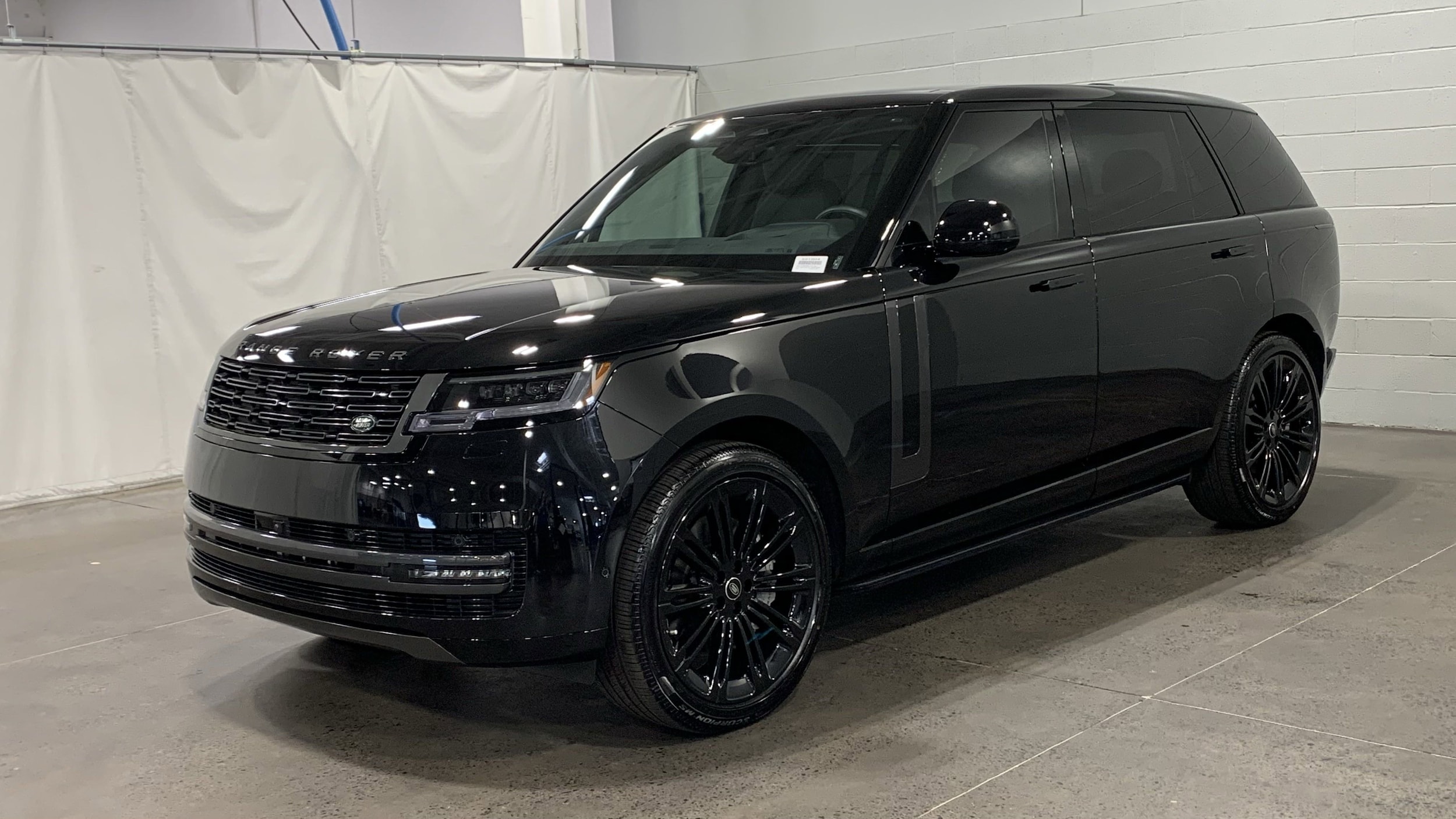 2025 Land Rover Range Rover SE's photo