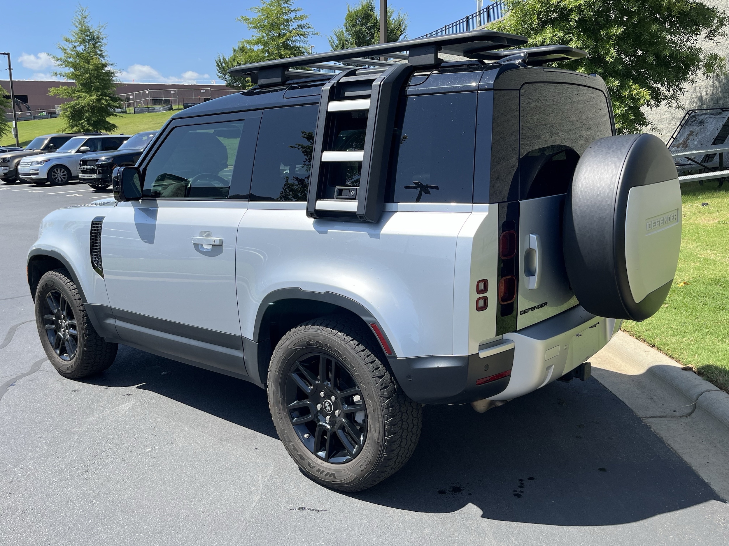 Land Rover Defender S