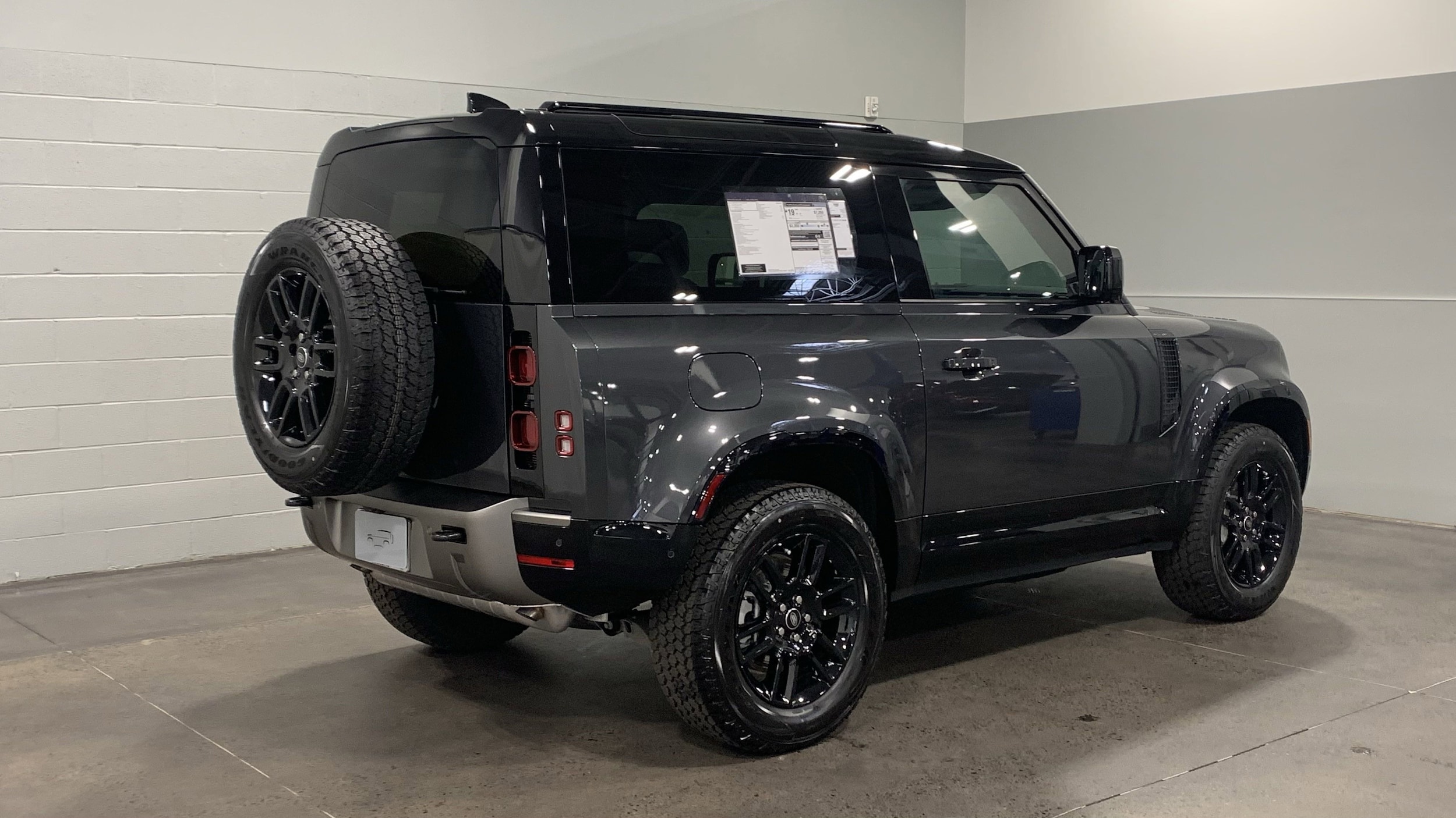 Used 2025 Land Rover Defender X-Dynamic SE with VIN SALE26EU6S2417699 for sale in Kansas City