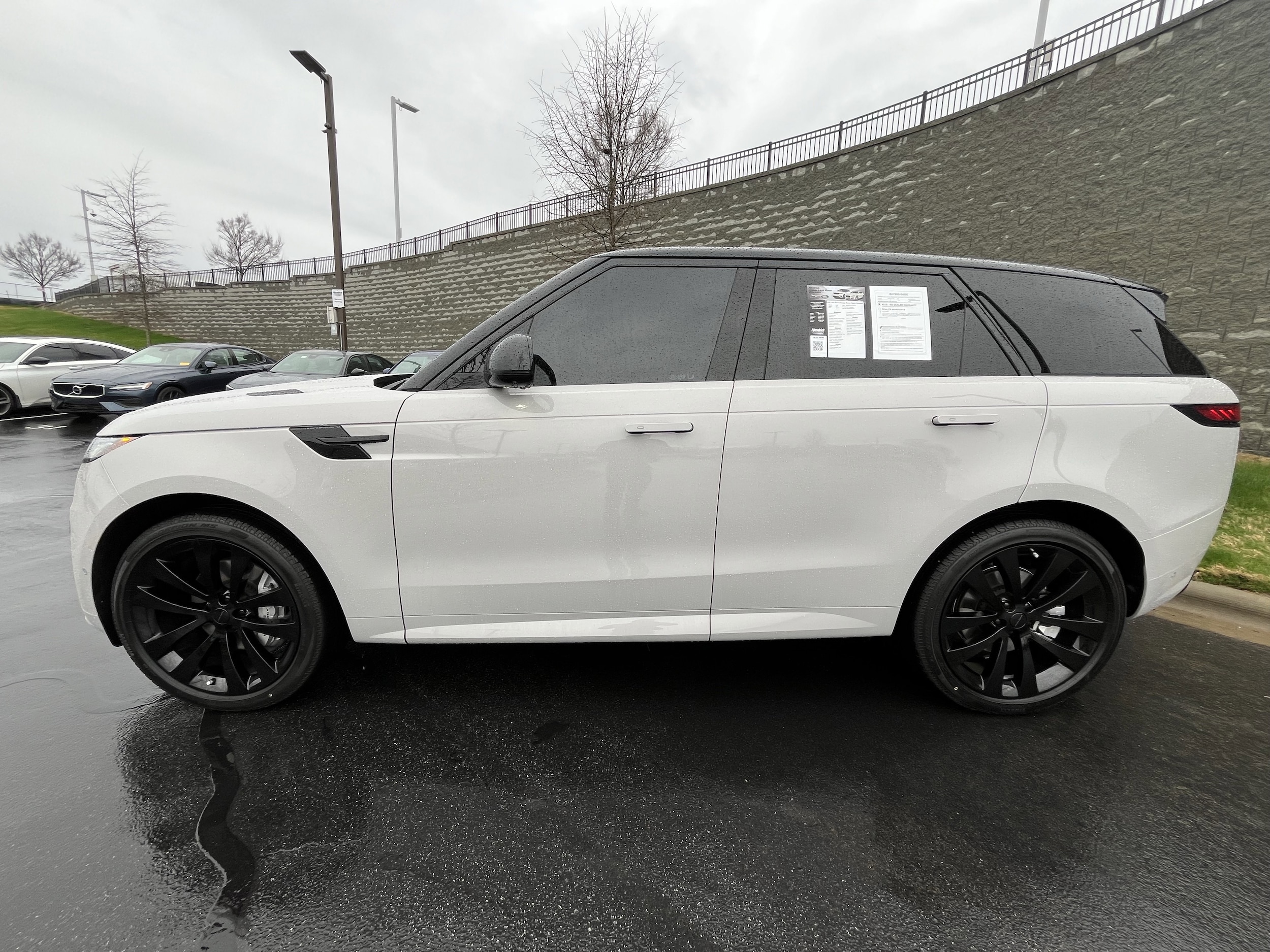 2026 Land Rover Range Rover Sport Dynamic SE photo 2