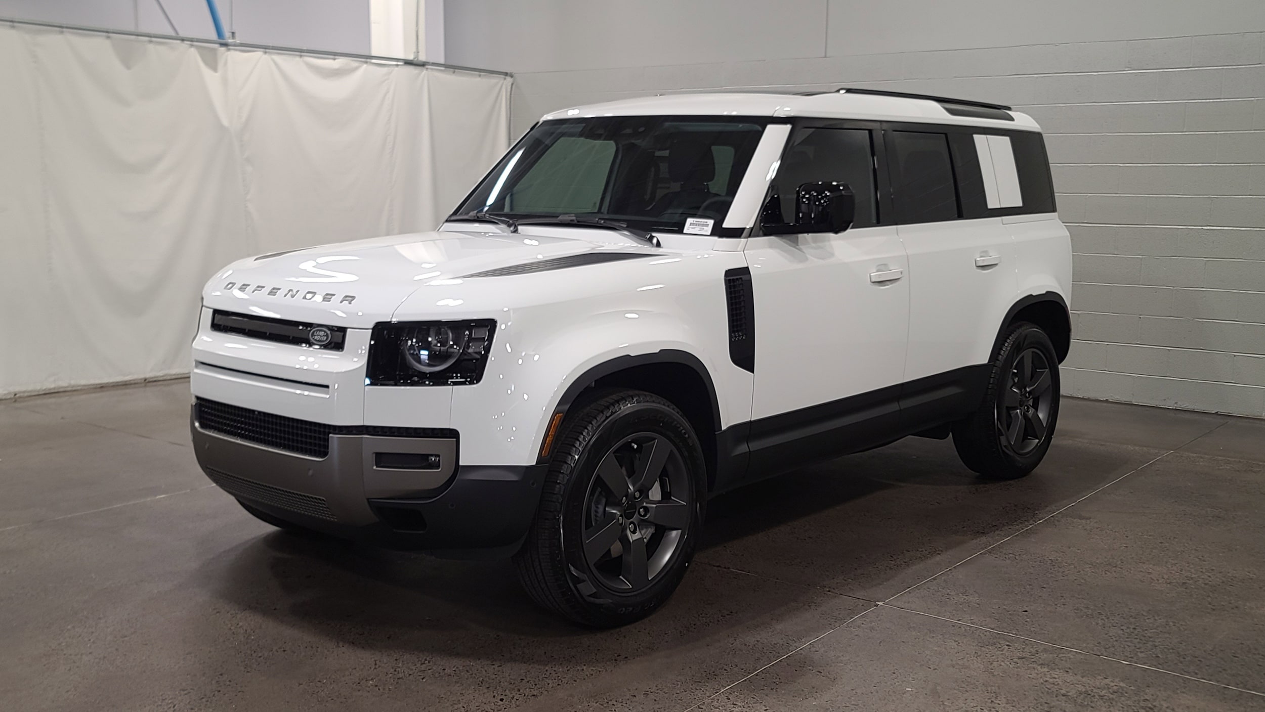 2026 Land Rover Defender S's photo