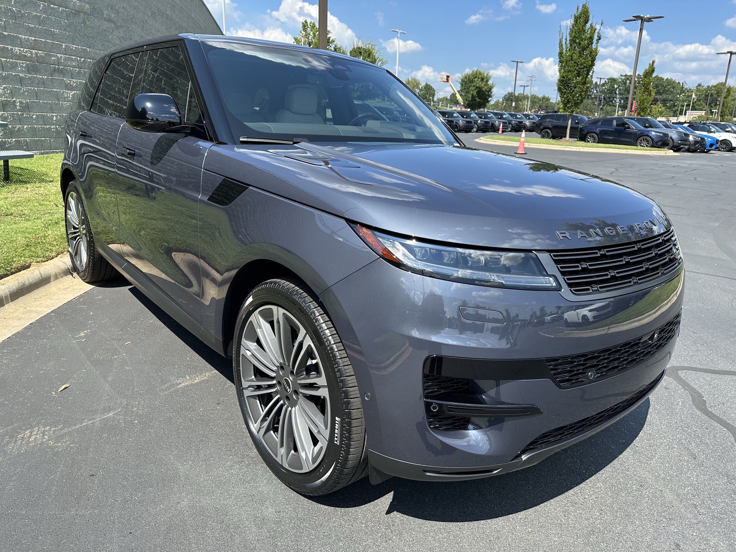 2025 Land Rover Range Rover Sport SE