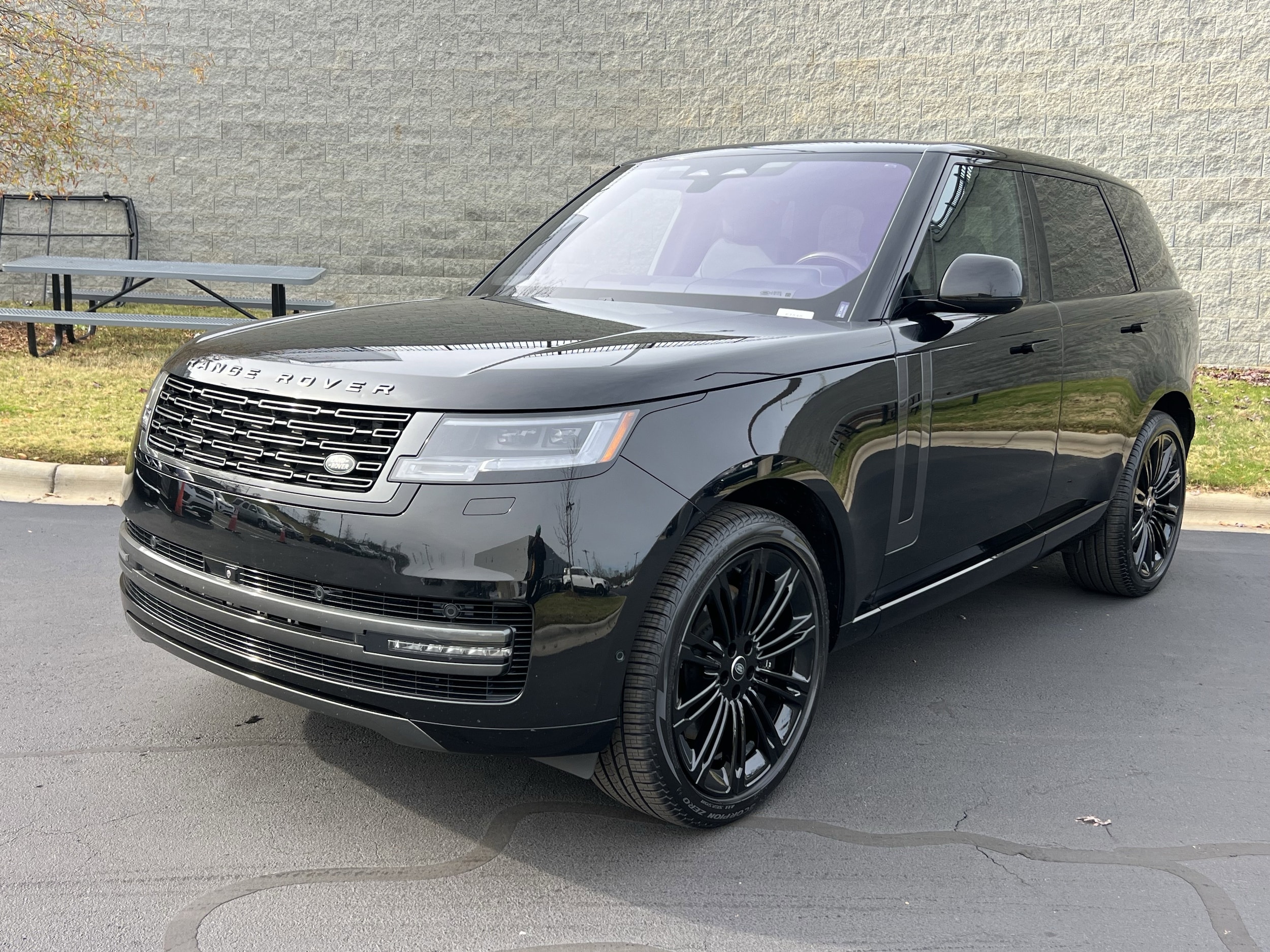 2023 Land Rover Range Rover SE's photo