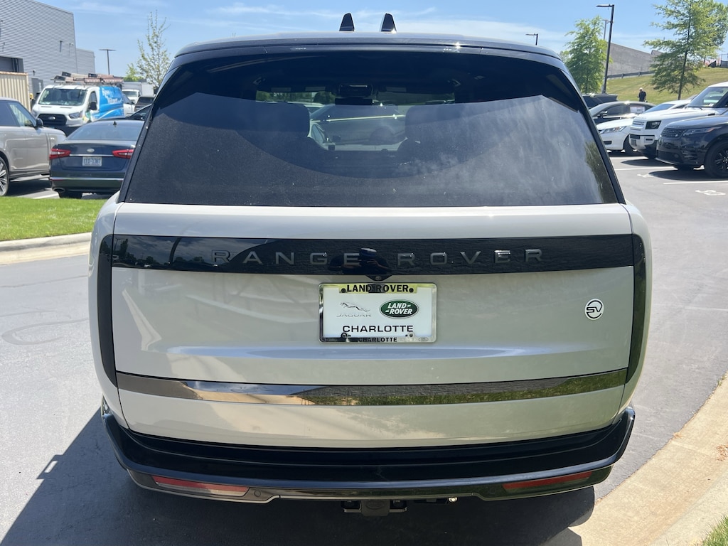 New 2026 Land Rover Range Rover SV Signature Suite SUV