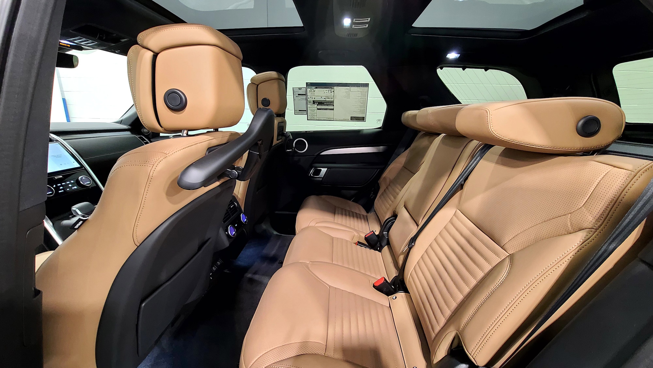 2026 Land Rover Discovery Dynamic SE photo 5