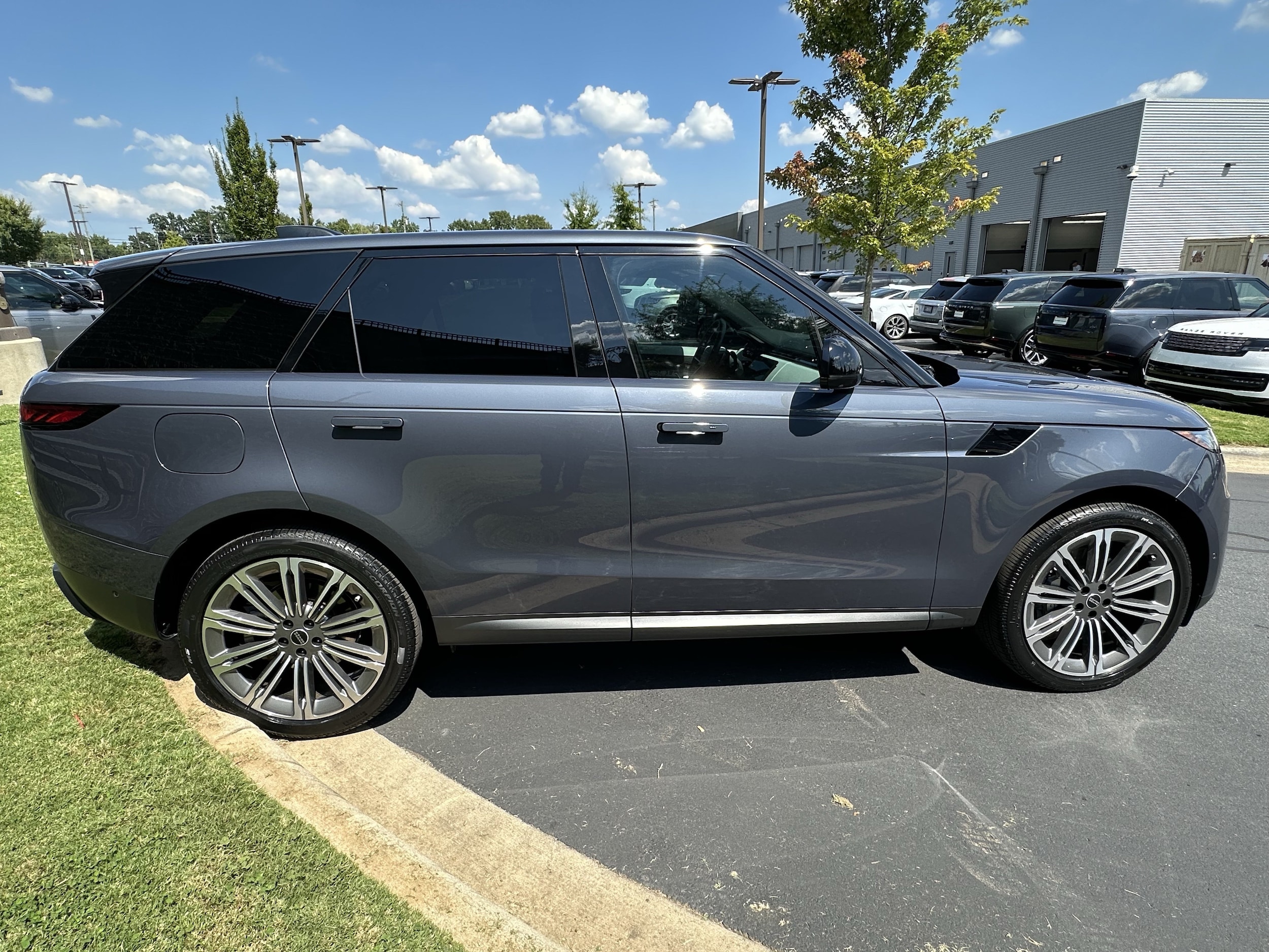 2025 Land Rover Range Rover Sport SE