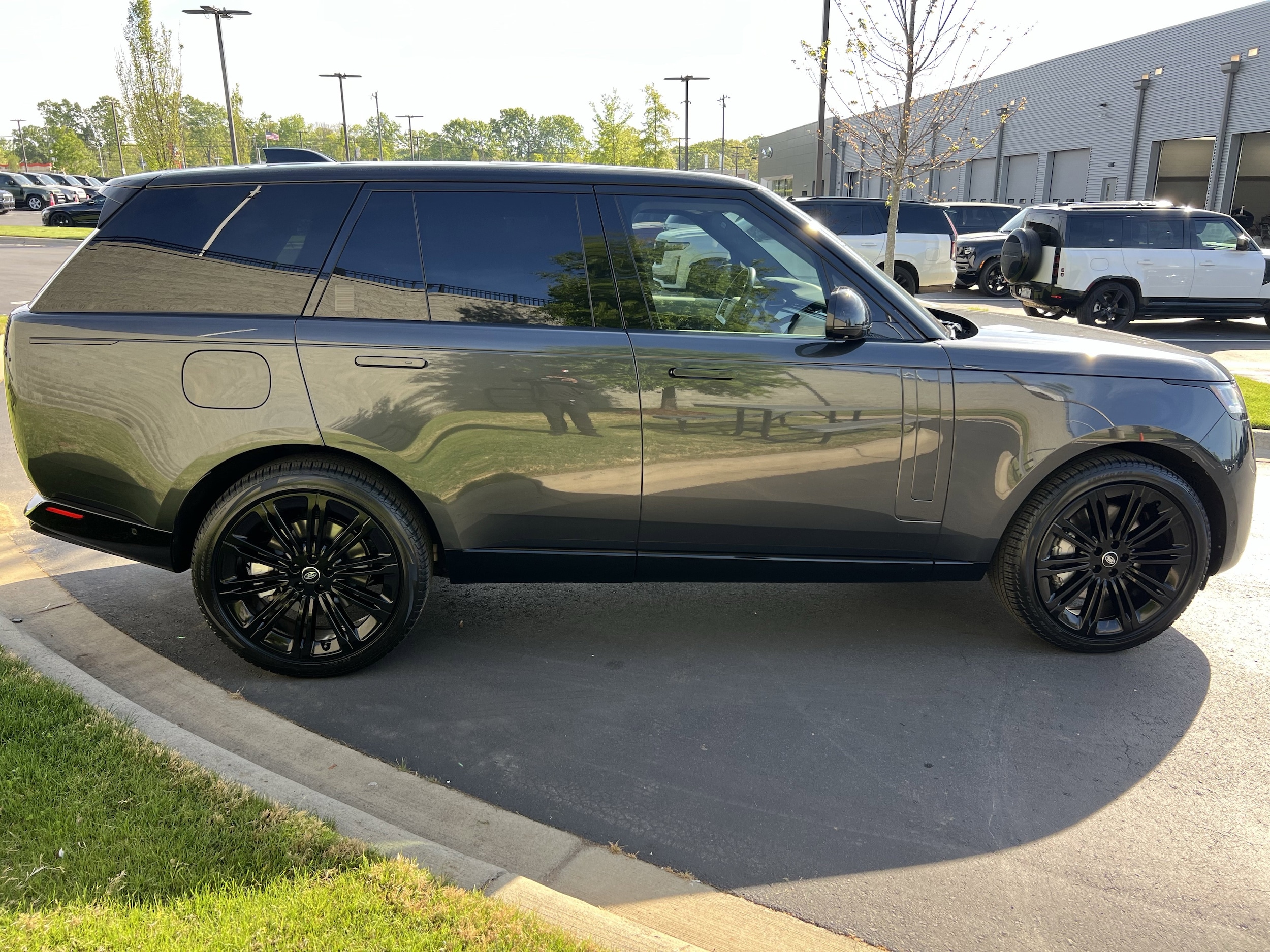 2024 Land Rover Range Rover SE photo 6