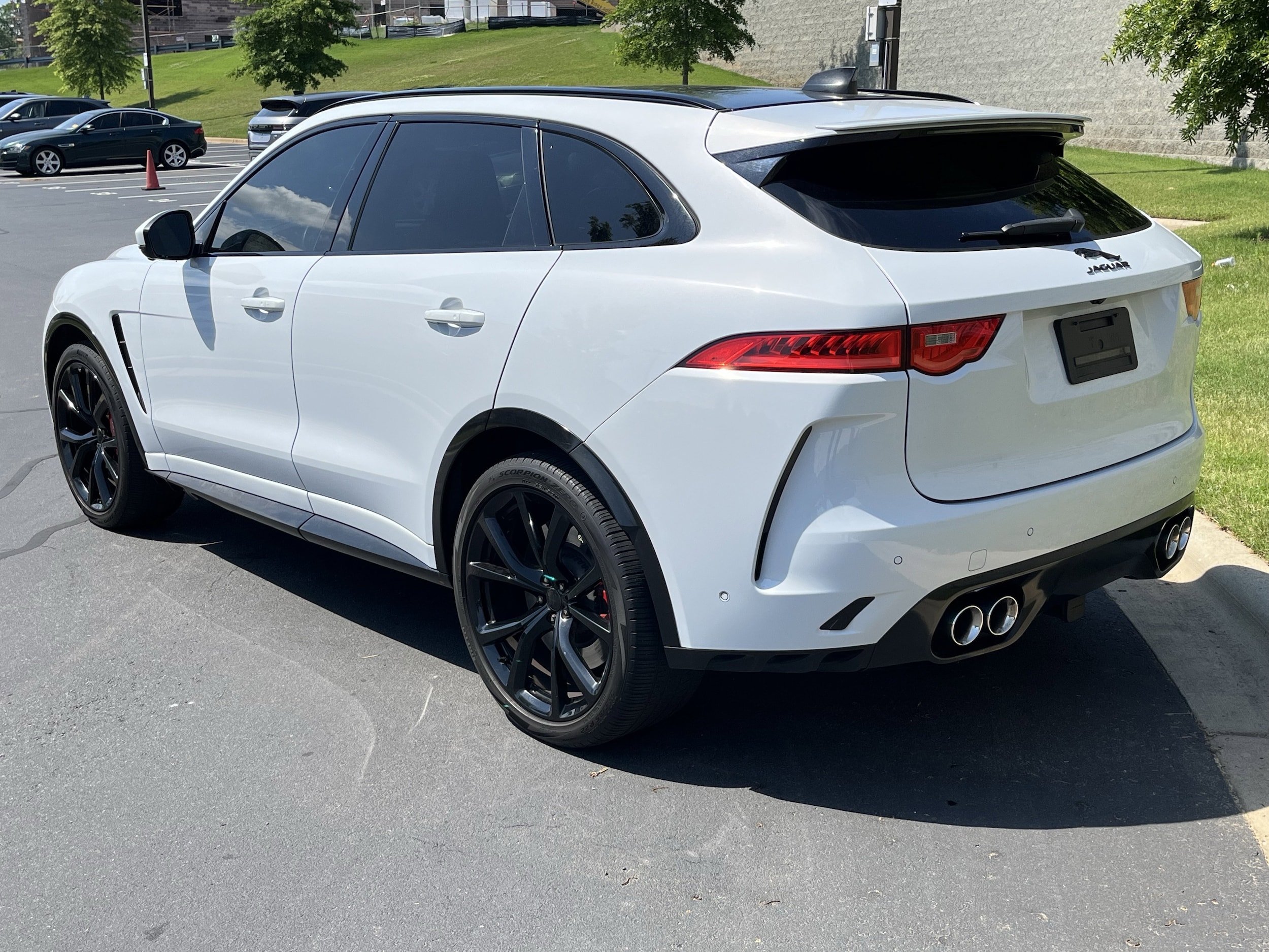 Jaguar F-PACE SVR