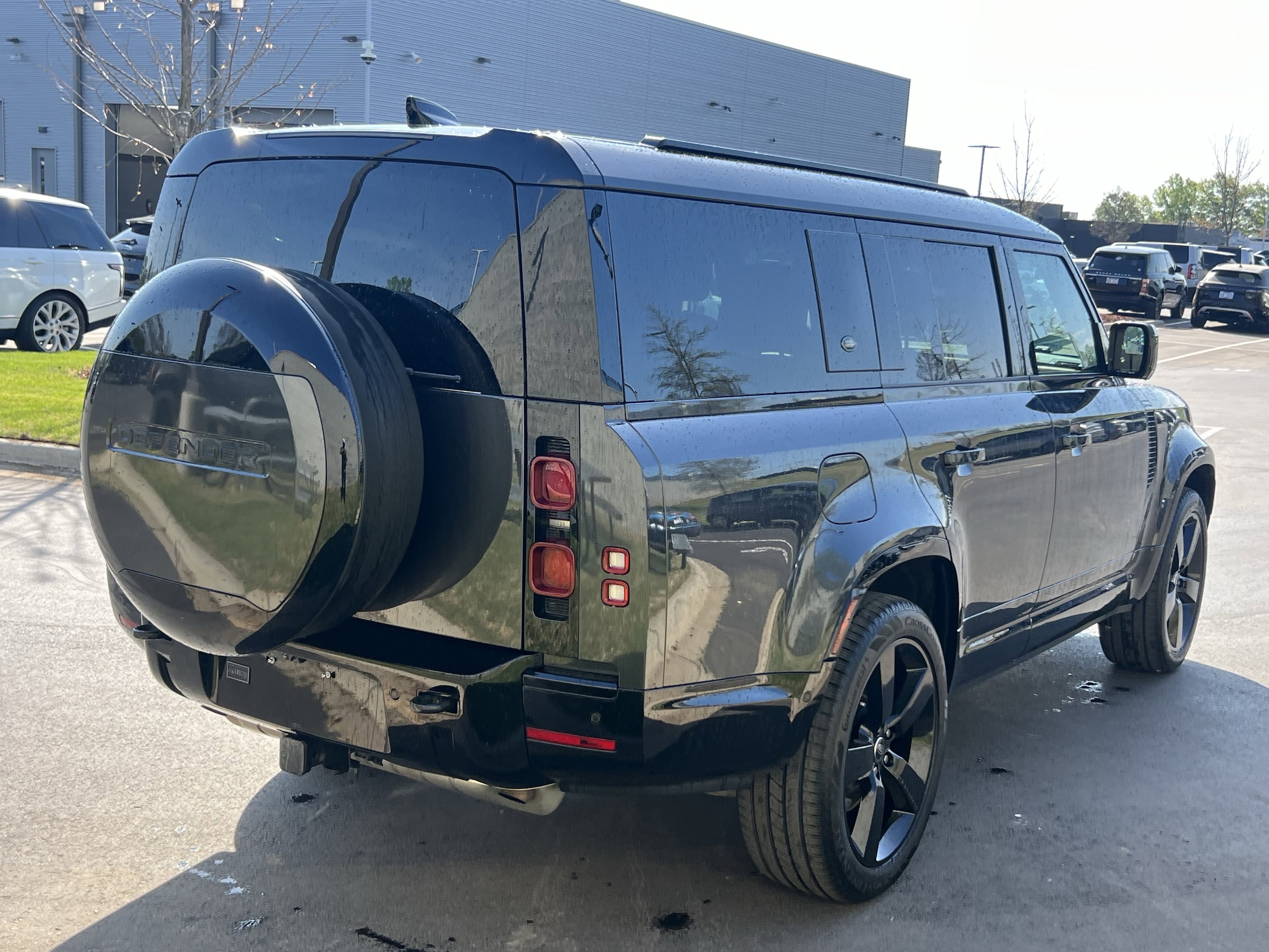 2024 Land Rover Defender 130 P400 X-Dynamic SE photo 5