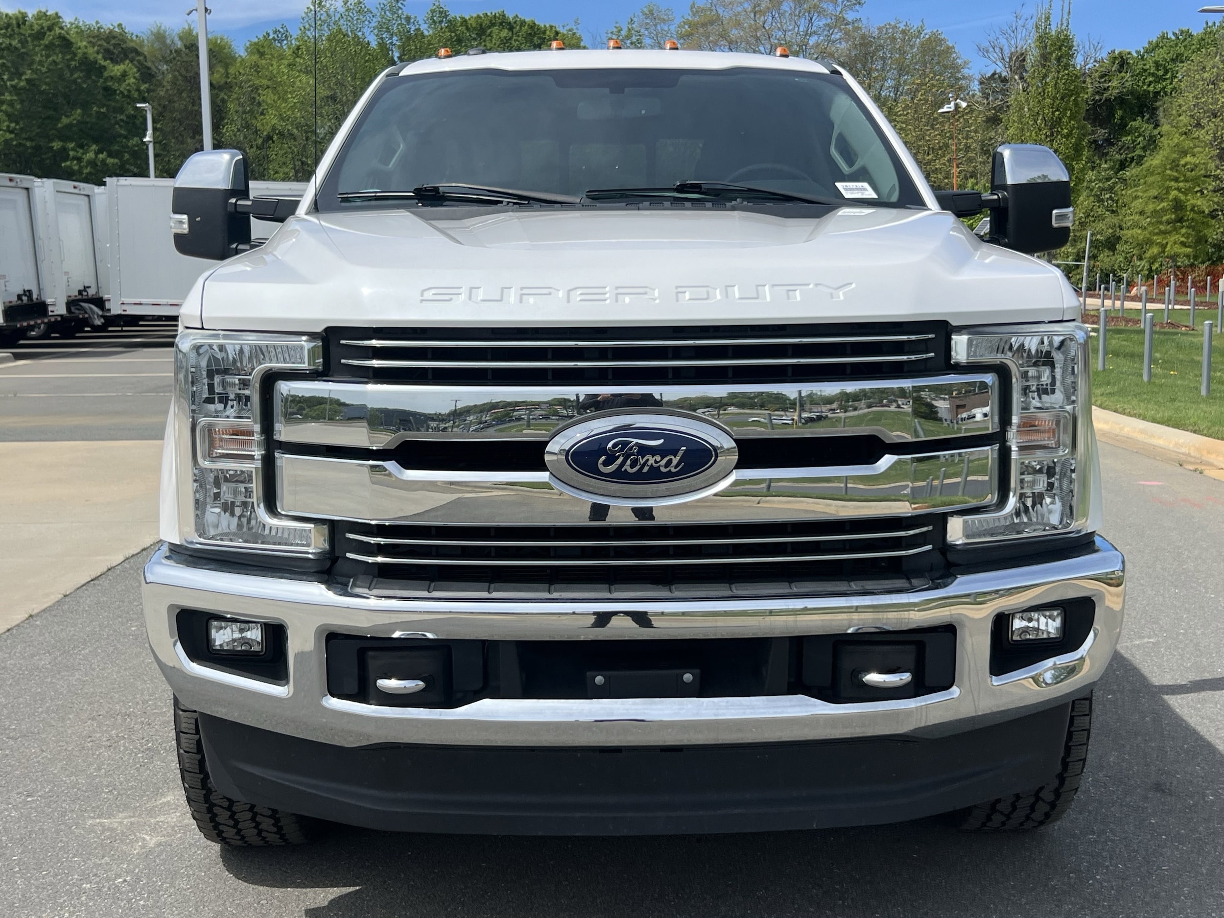 2018 Ford Super Duty F-250 SRW LARIAT photo 2