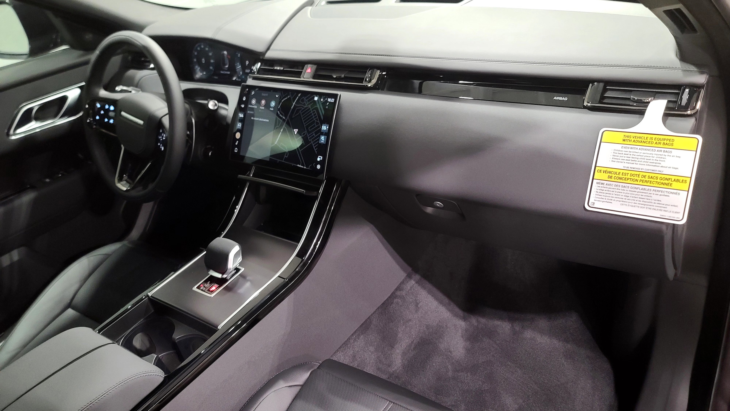 2026 Land Rover Range Rover Velar Dynamic SE photo 3