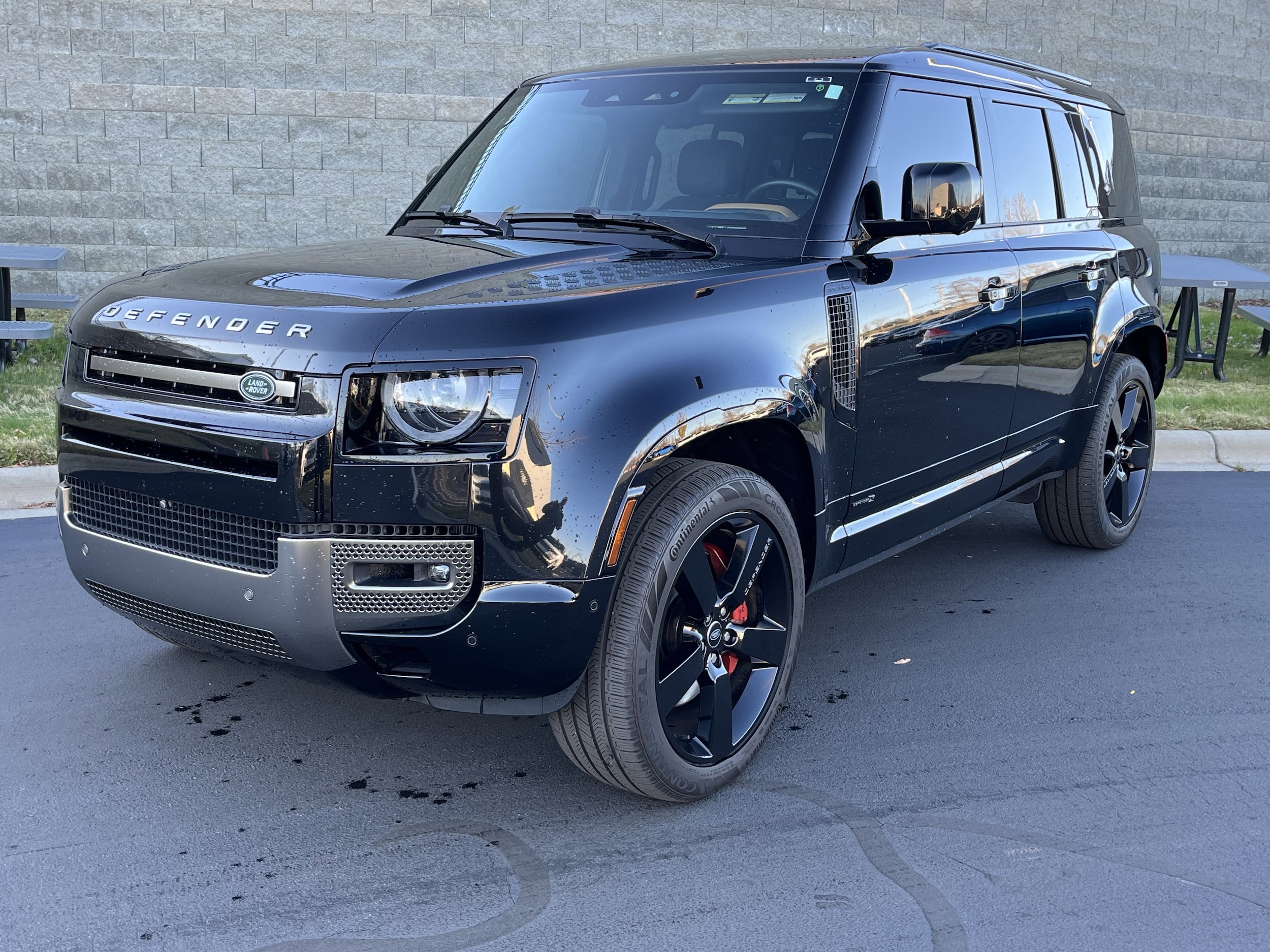 2024 Land Rover Defender X's photo