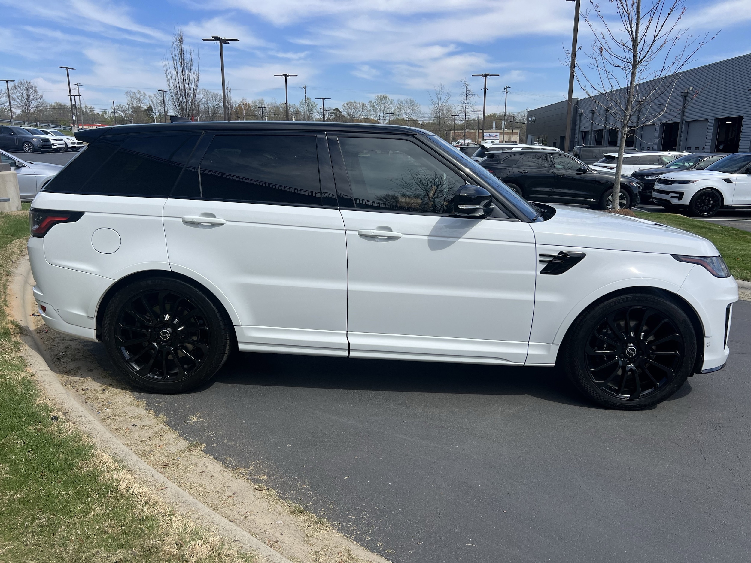 2022 Land Rover Range Rover Sport SVR photo 6