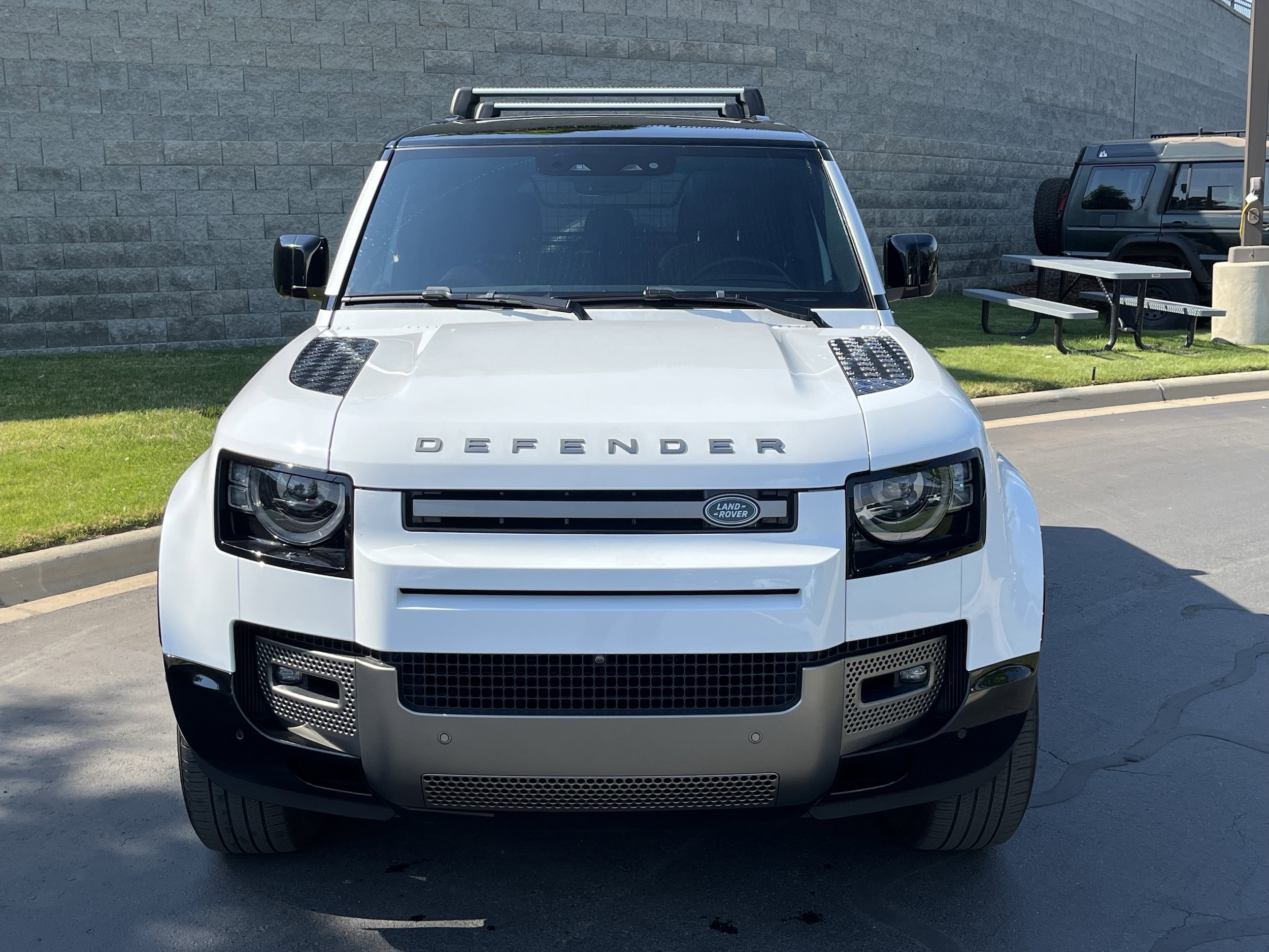 2024 Land Rover Defender X-Dynamic SE photo 3