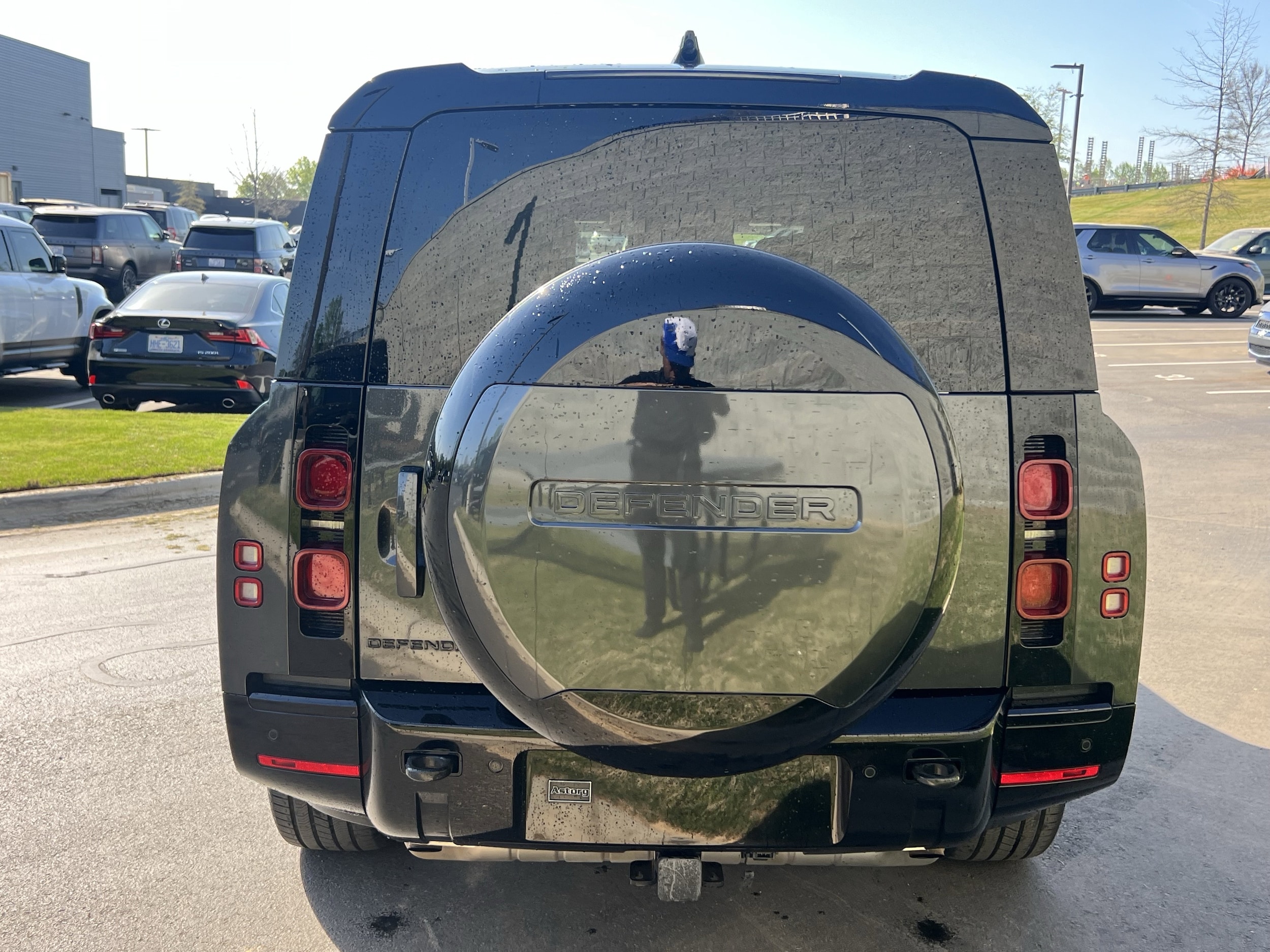 2024 Land Rover Defender 130 P400 X-Dynamic SE photo 4