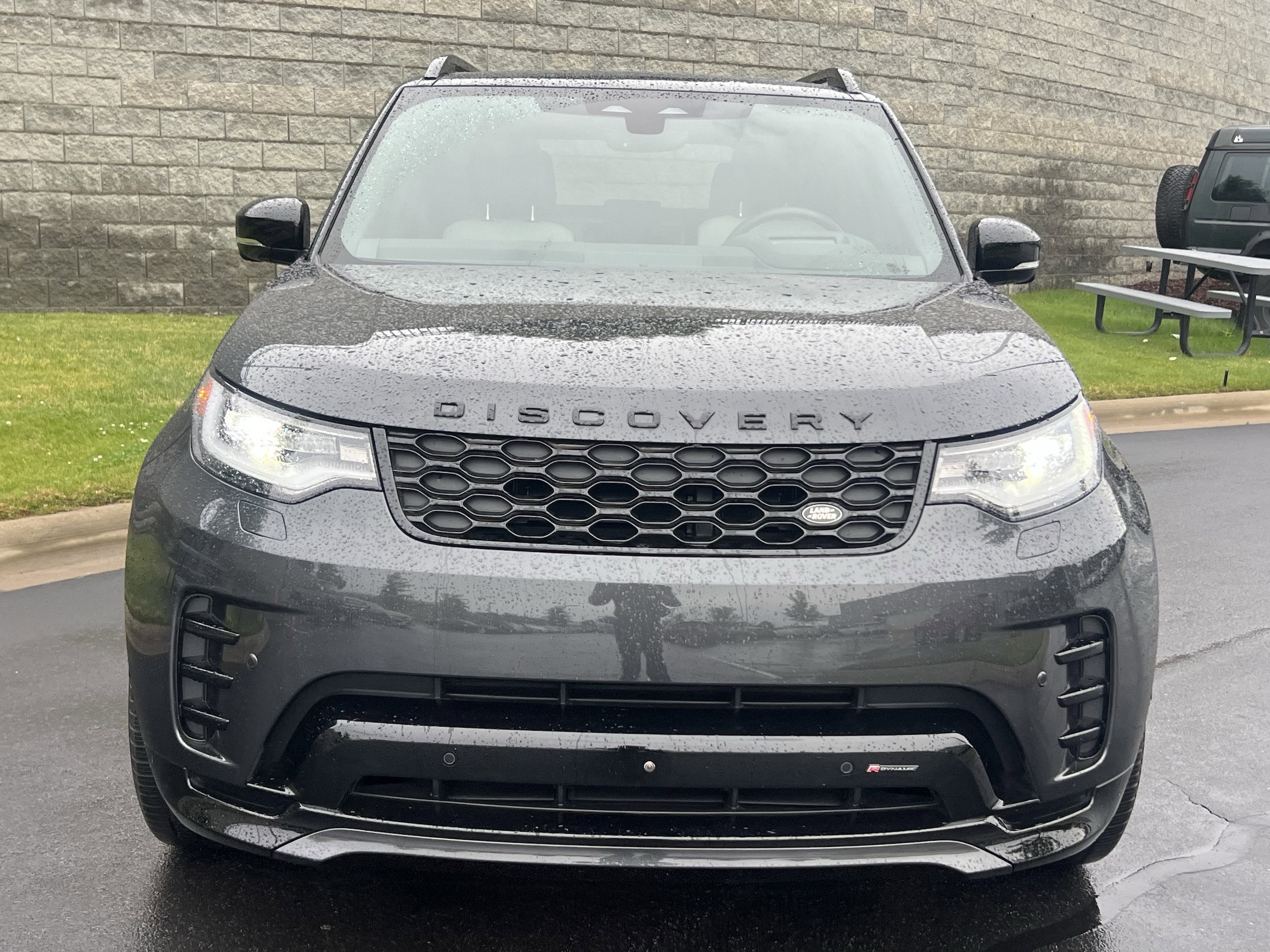 2023 Land Rover Discovery S R-Dynamic photo 6