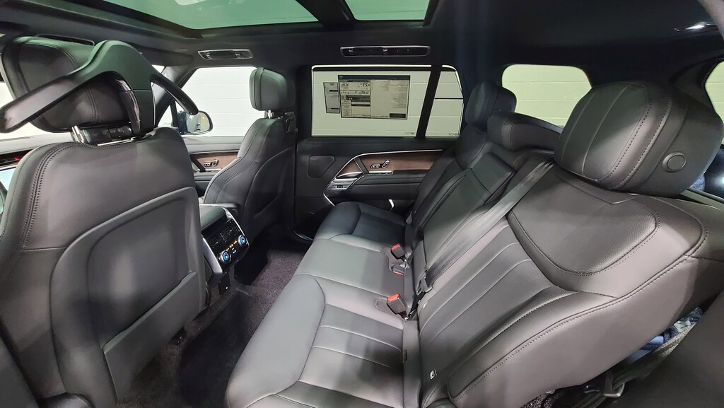 New 2026 Land Rover Range Rover SE 7 Seats SUV