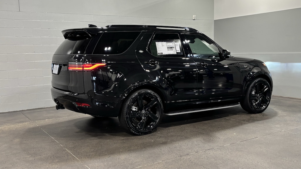 New 2026 Land Rover Discovery Dynamic SE SUV