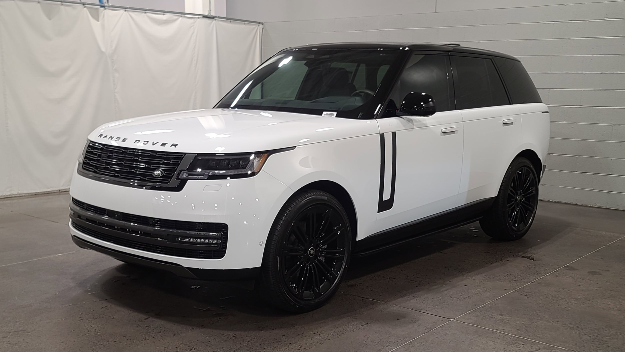 2025 Land Rover Range Rover SE's photo