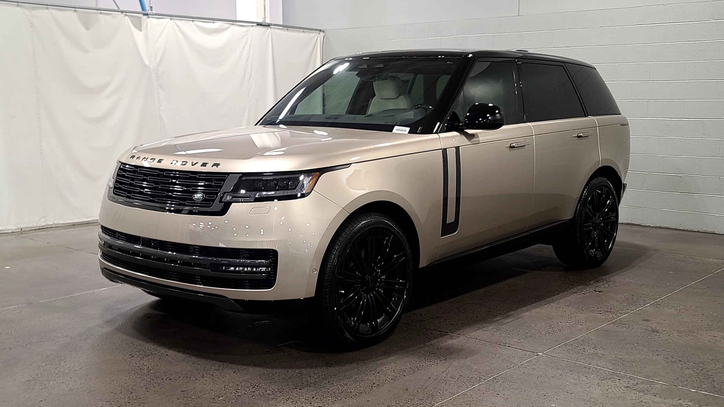 2026 Land Rover Range Rover SE's photo