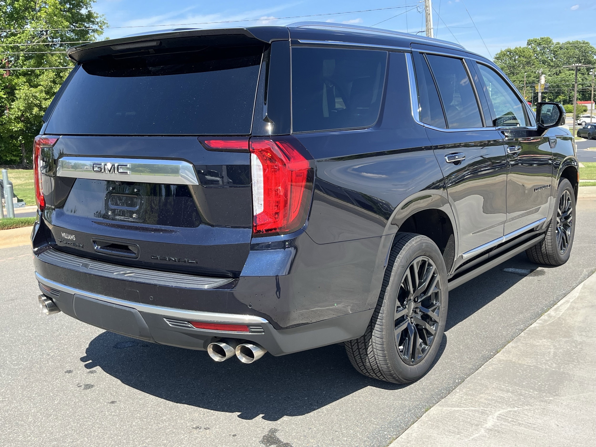 2023 GMC Yukon Denali photo 6