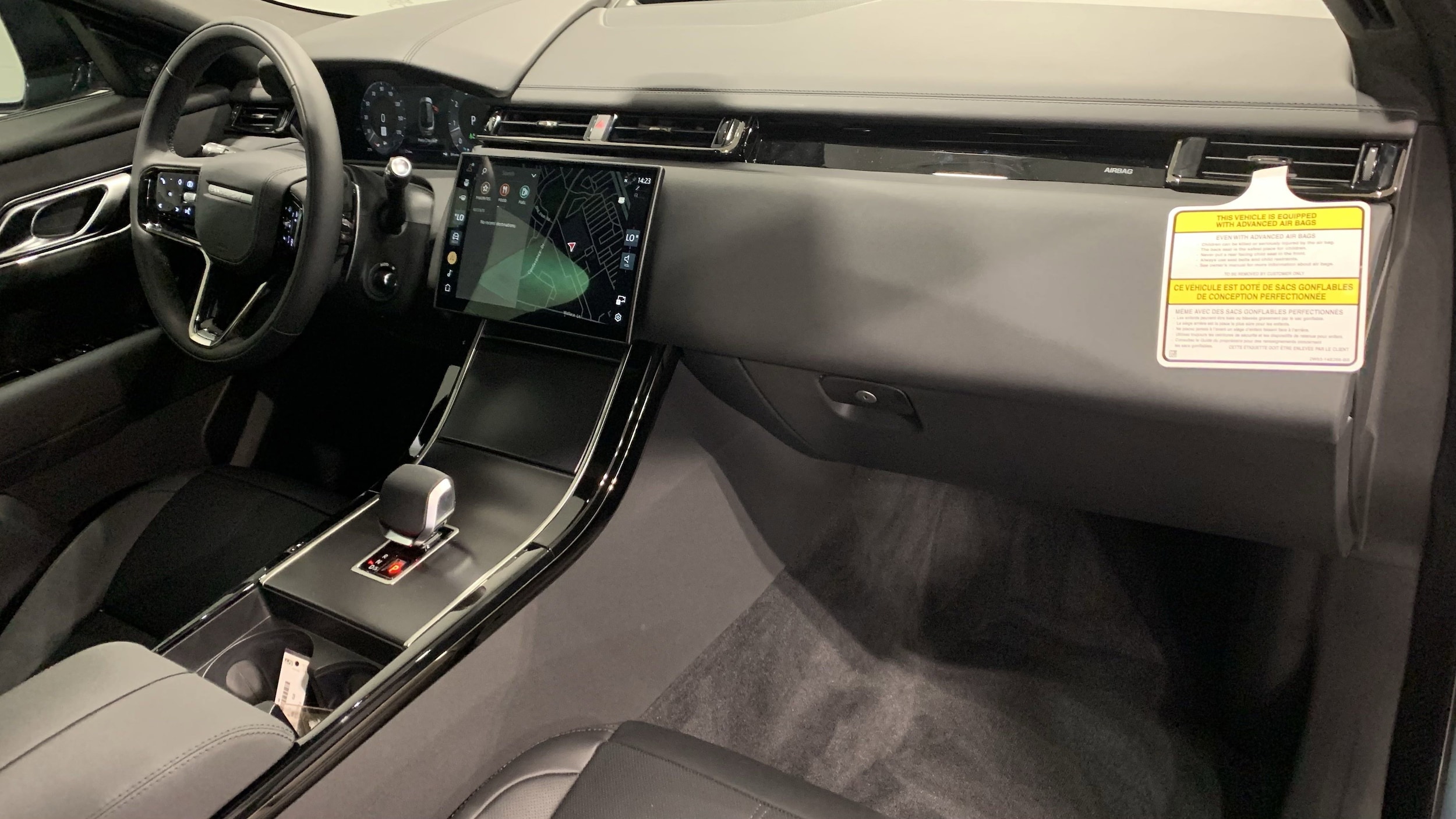 2026 Land Rover Range Rover Velar Dynamic SE photo 3