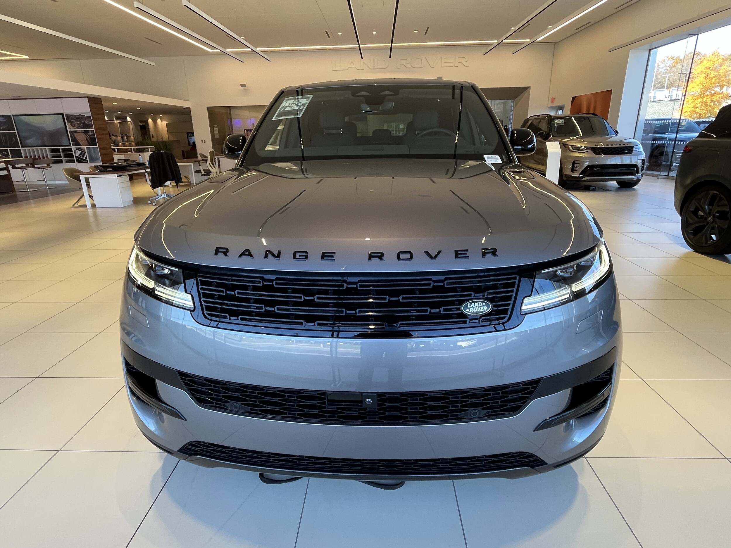 2025 Land Rover Range Rover Sport SE photo 3