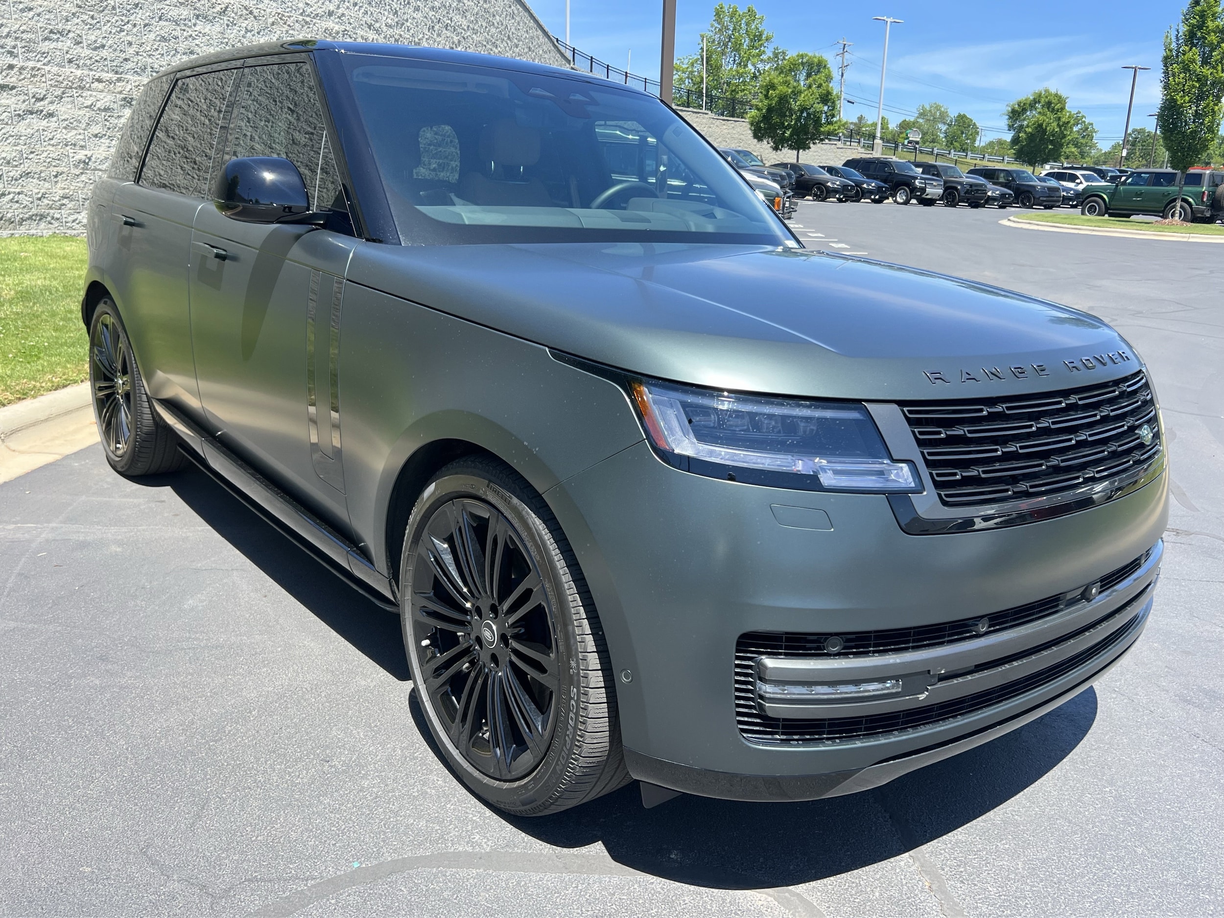 2025 Land Rover Range Rover SE photo 6